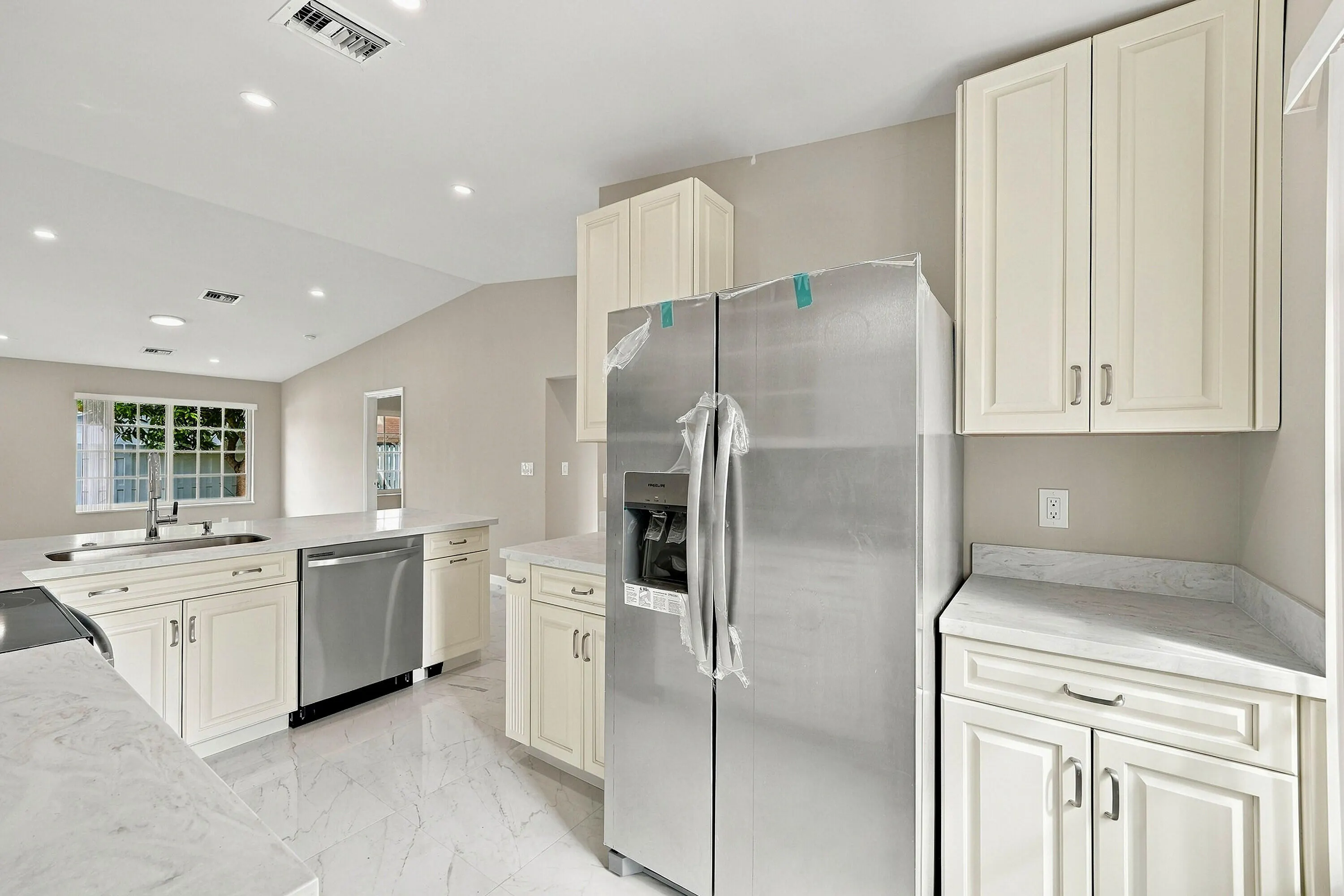 300 E LAKEWOOD Circle E #B
