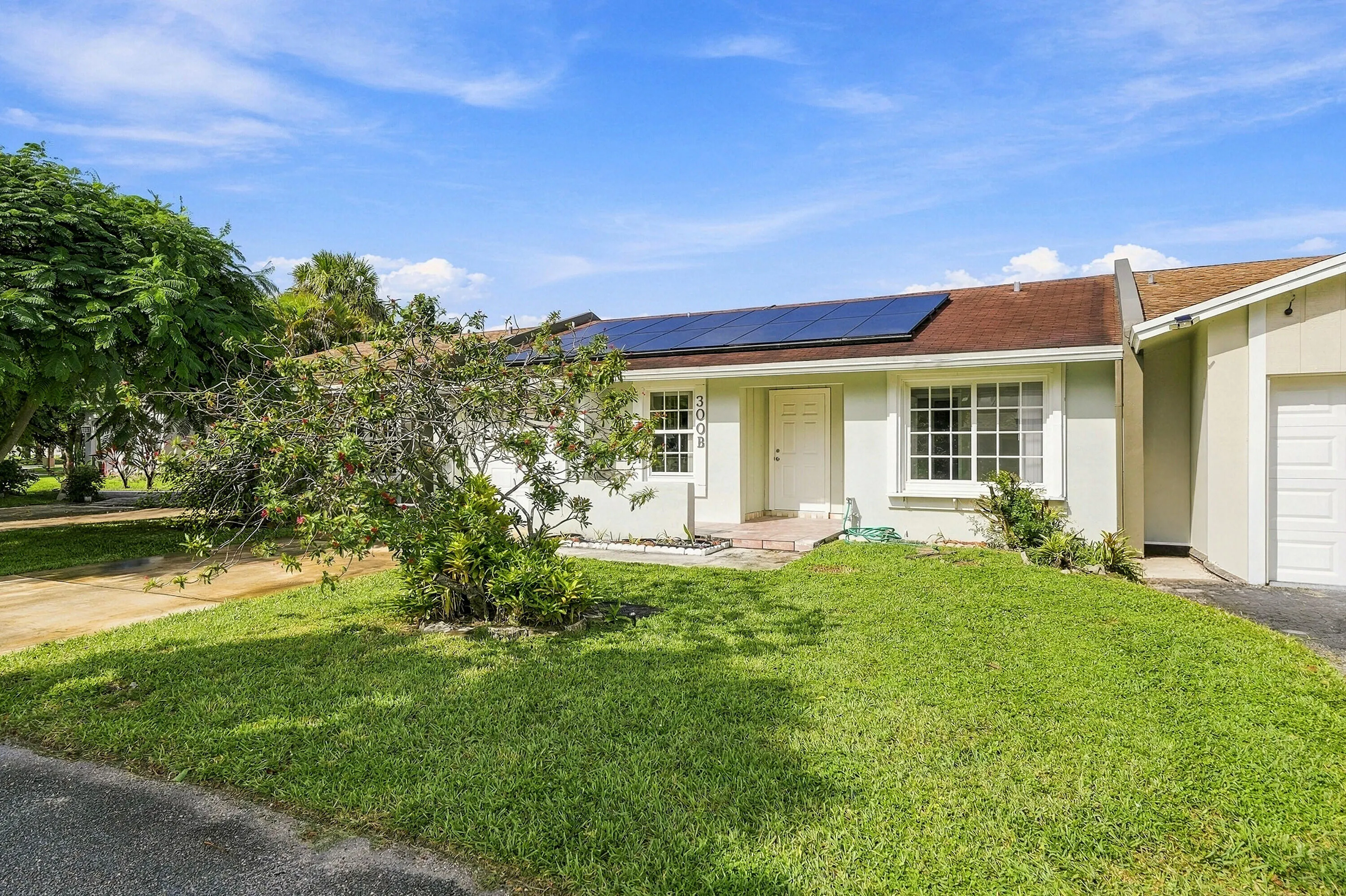 300 E LAKEWOOD Circle E #B