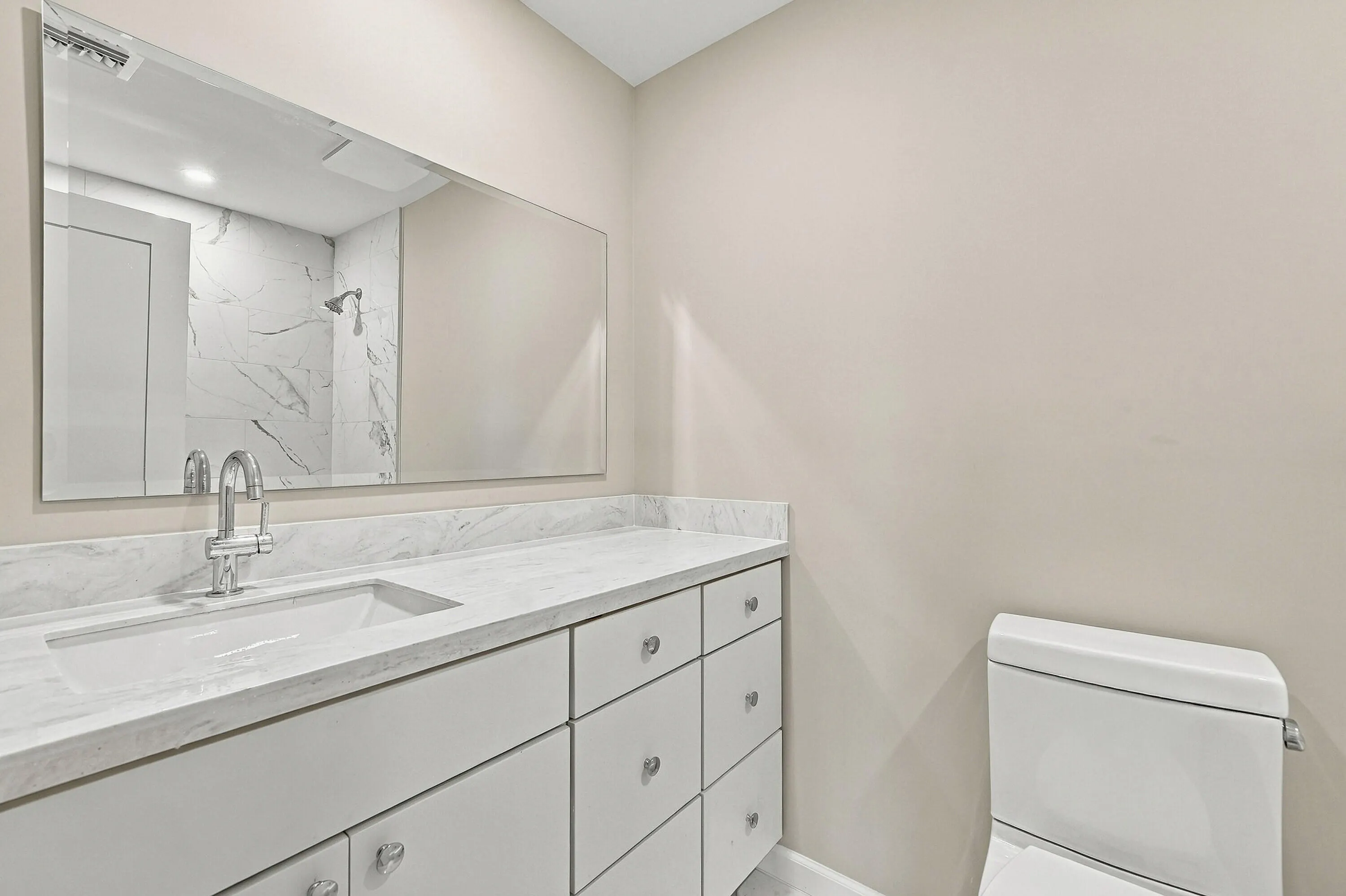 300 E LAKEWOOD Circle E #B