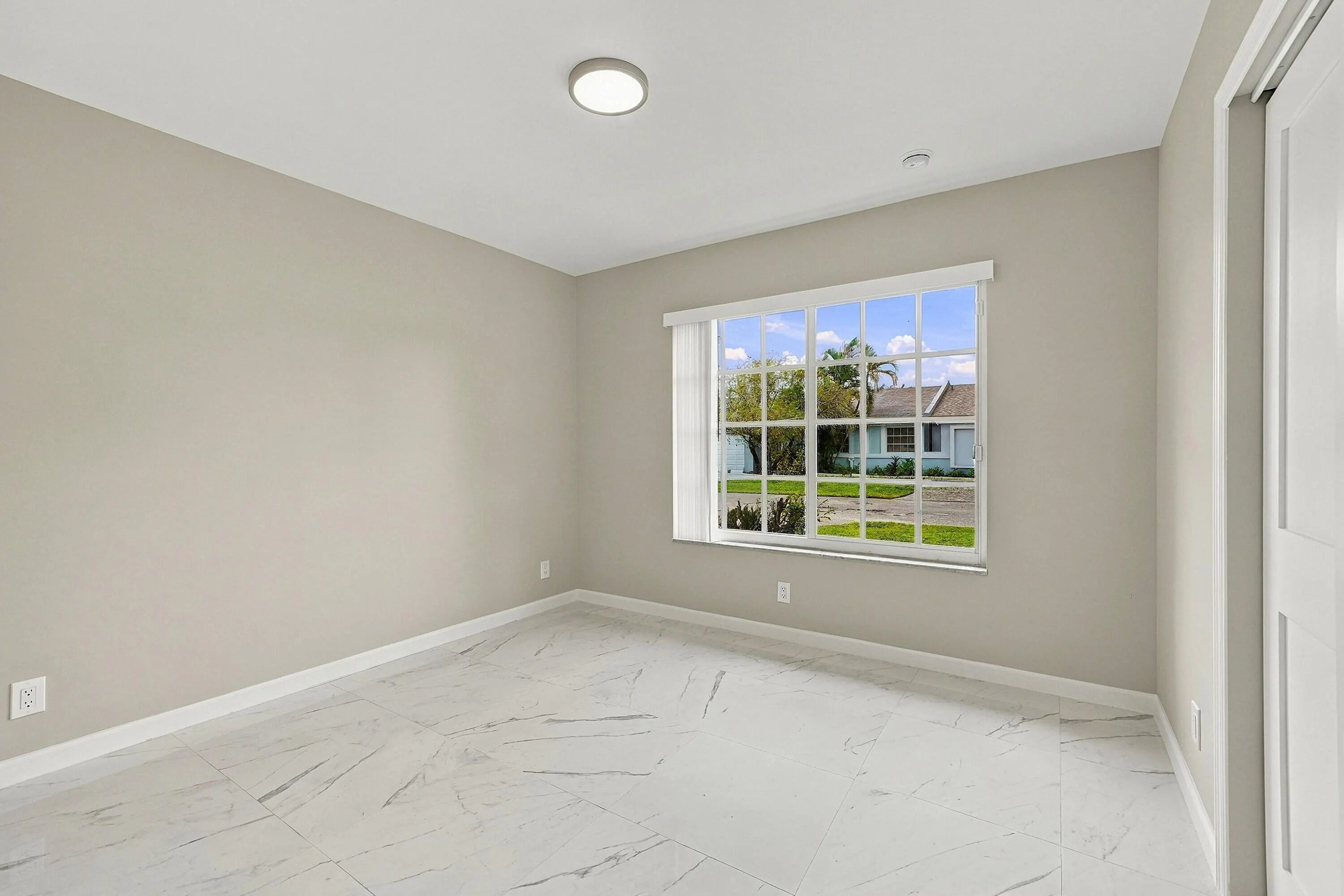 300 E LAKEWOOD Circle E #B
