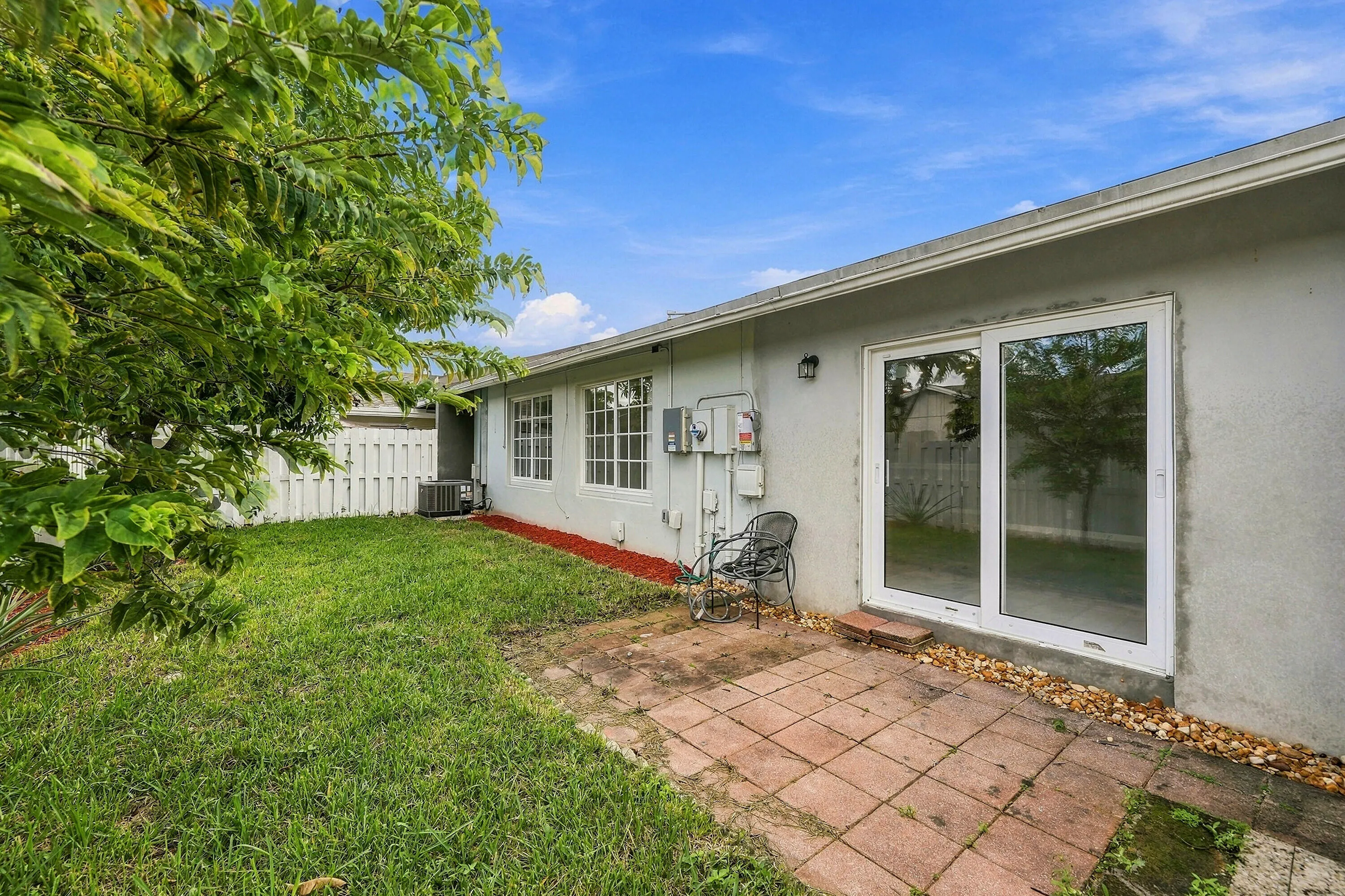 300 E LAKEWOOD Circle E #B