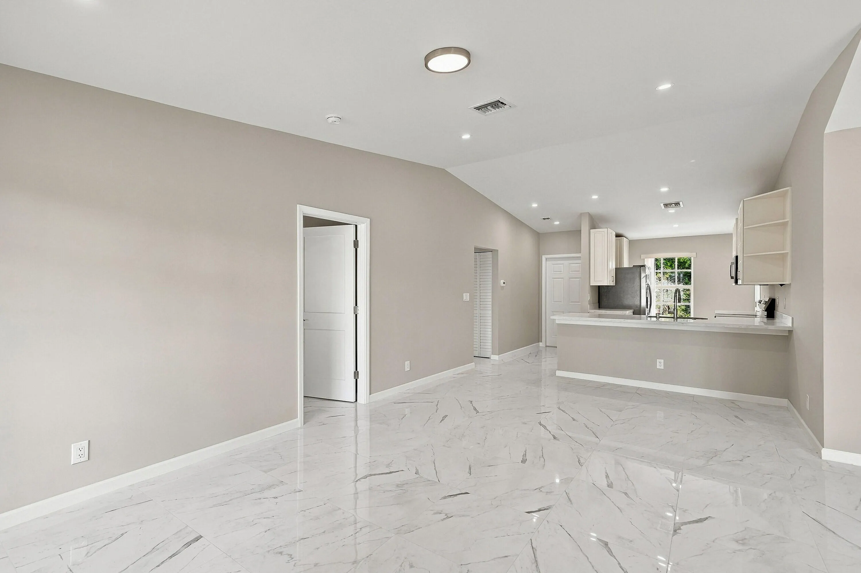 300 E LAKEWOOD Circle E #B