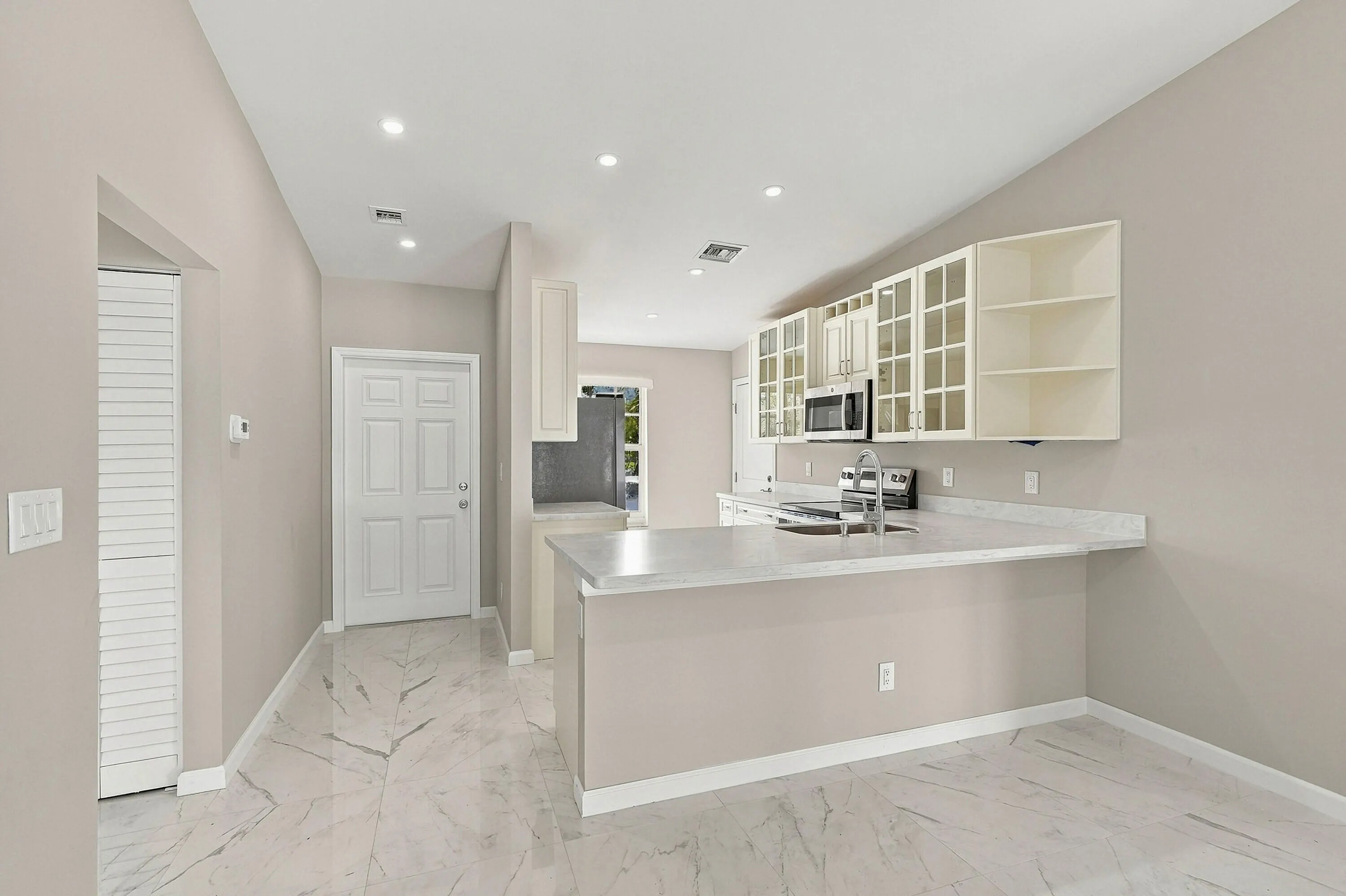 300 E LAKEWOOD Circle E #B