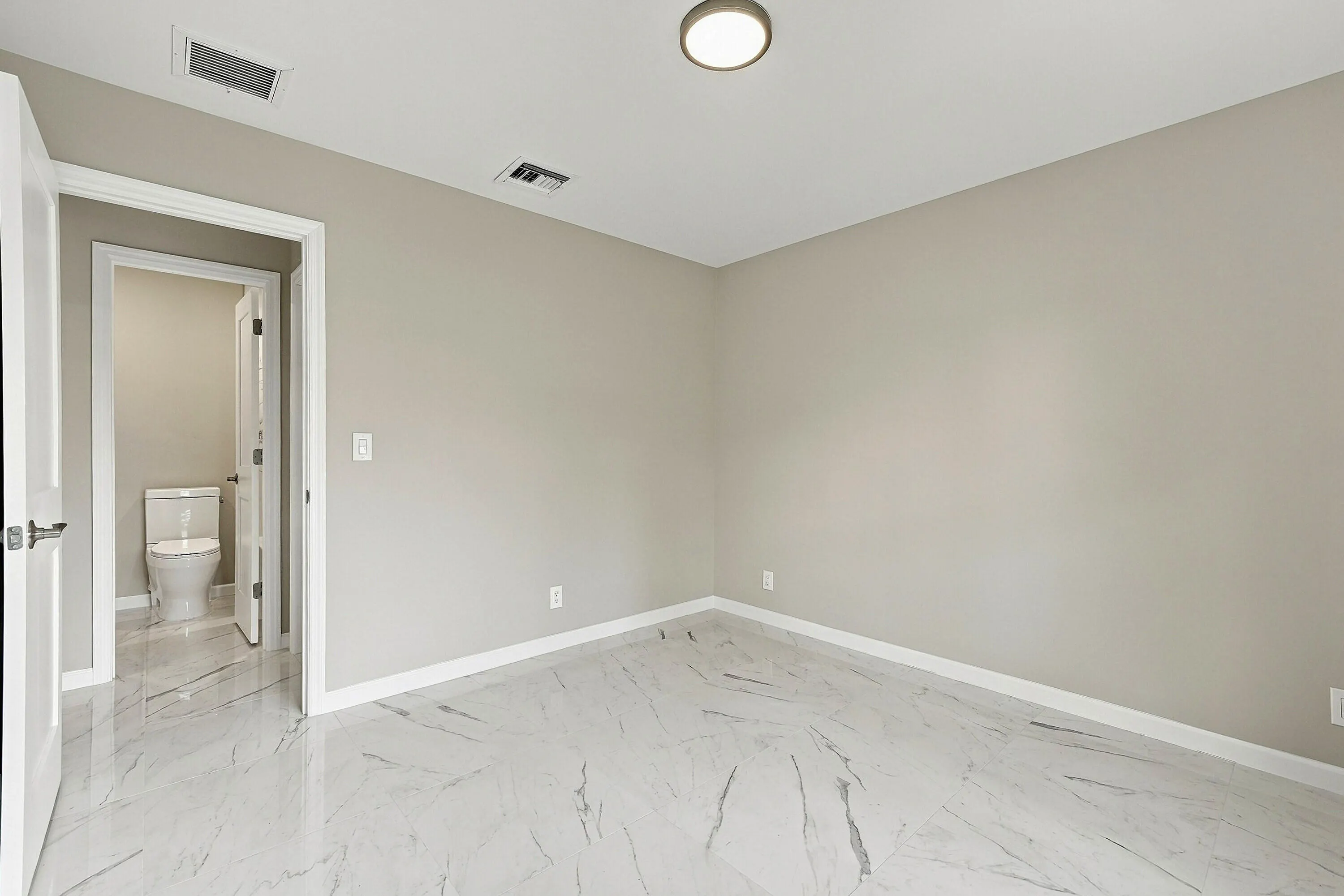 300 E LAKEWOOD Circle E #B