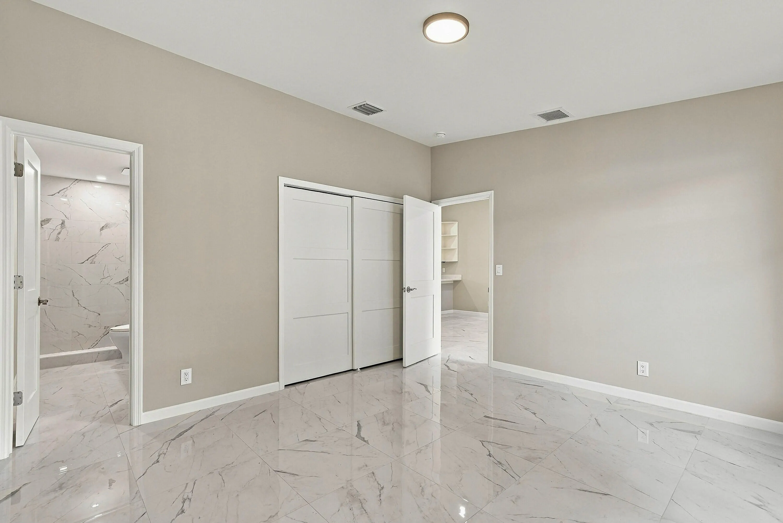 300 E LAKEWOOD Circle E #B