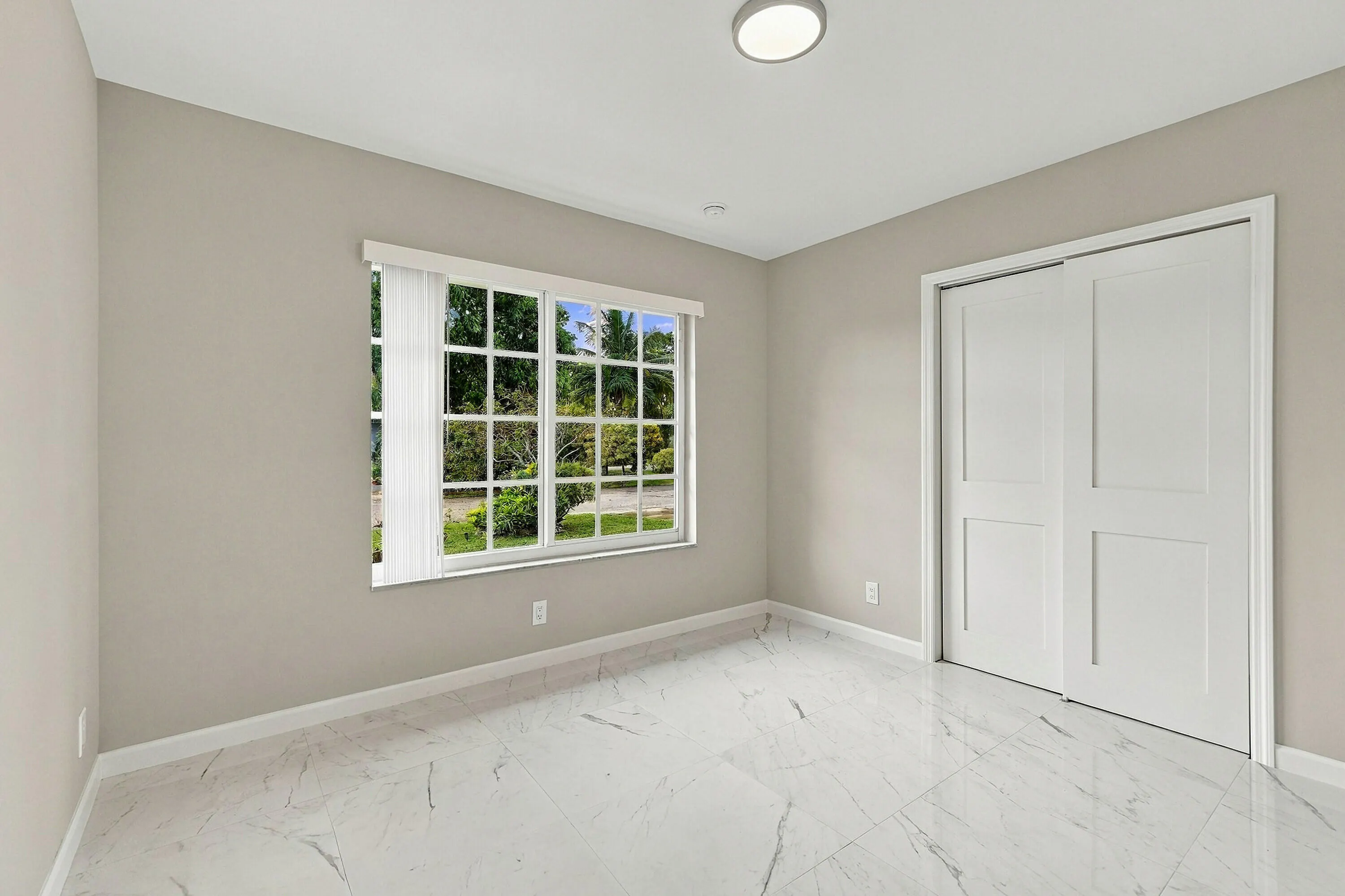 300 E LAKEWOOD Circle E #B