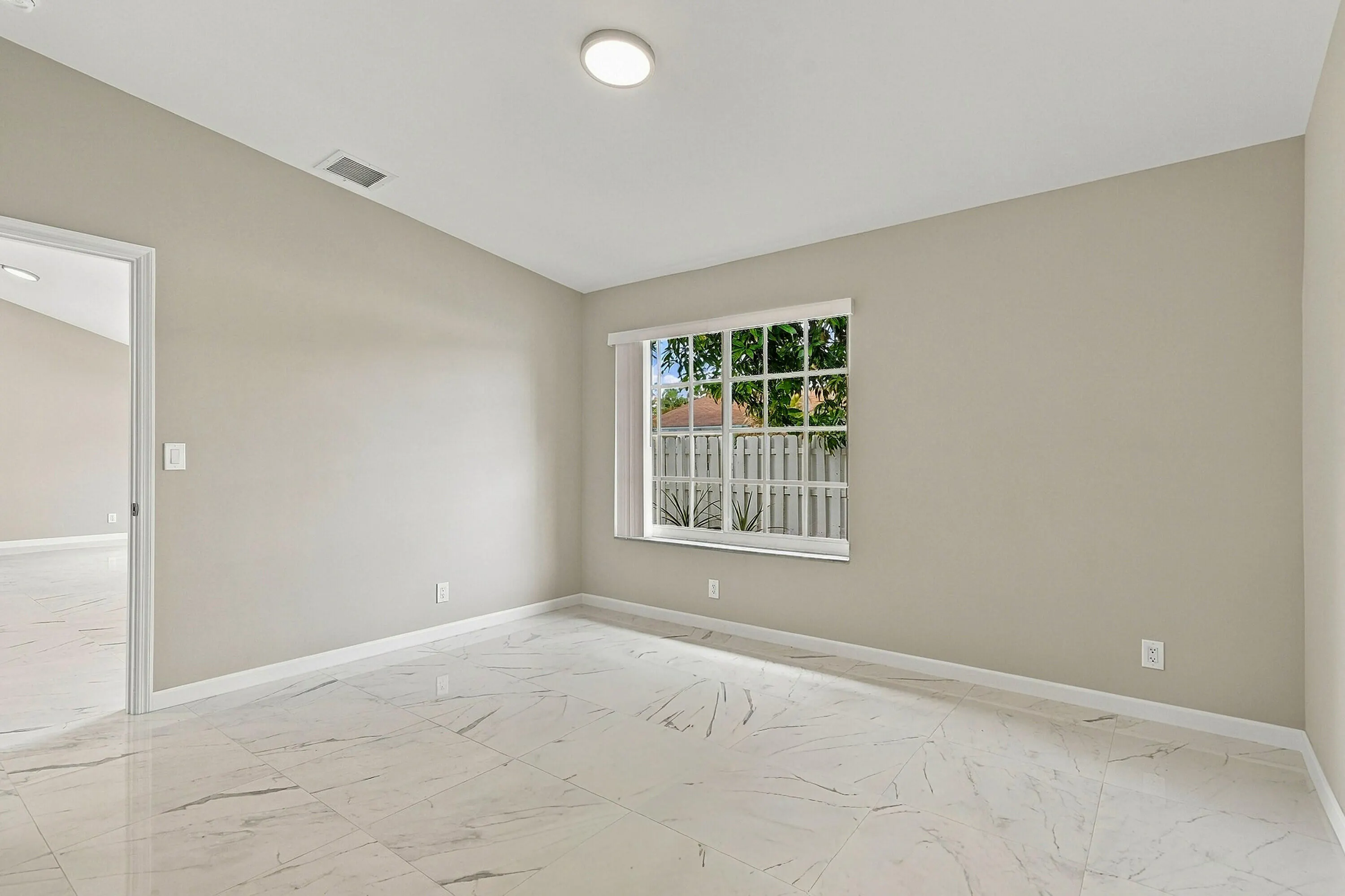 300 E LAKEWOOD Circle E #B