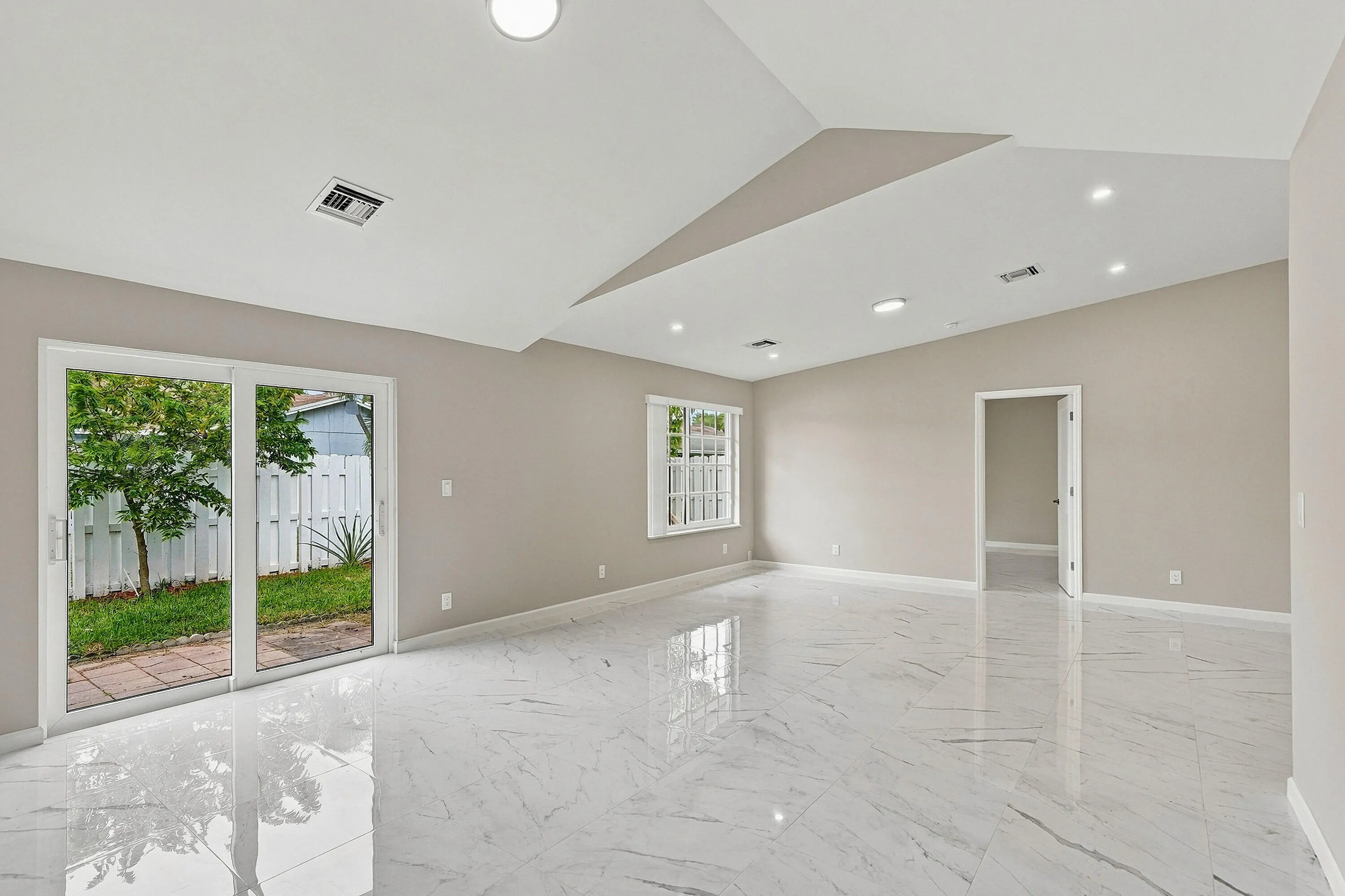300 E LAKEWOOD Circle E #B