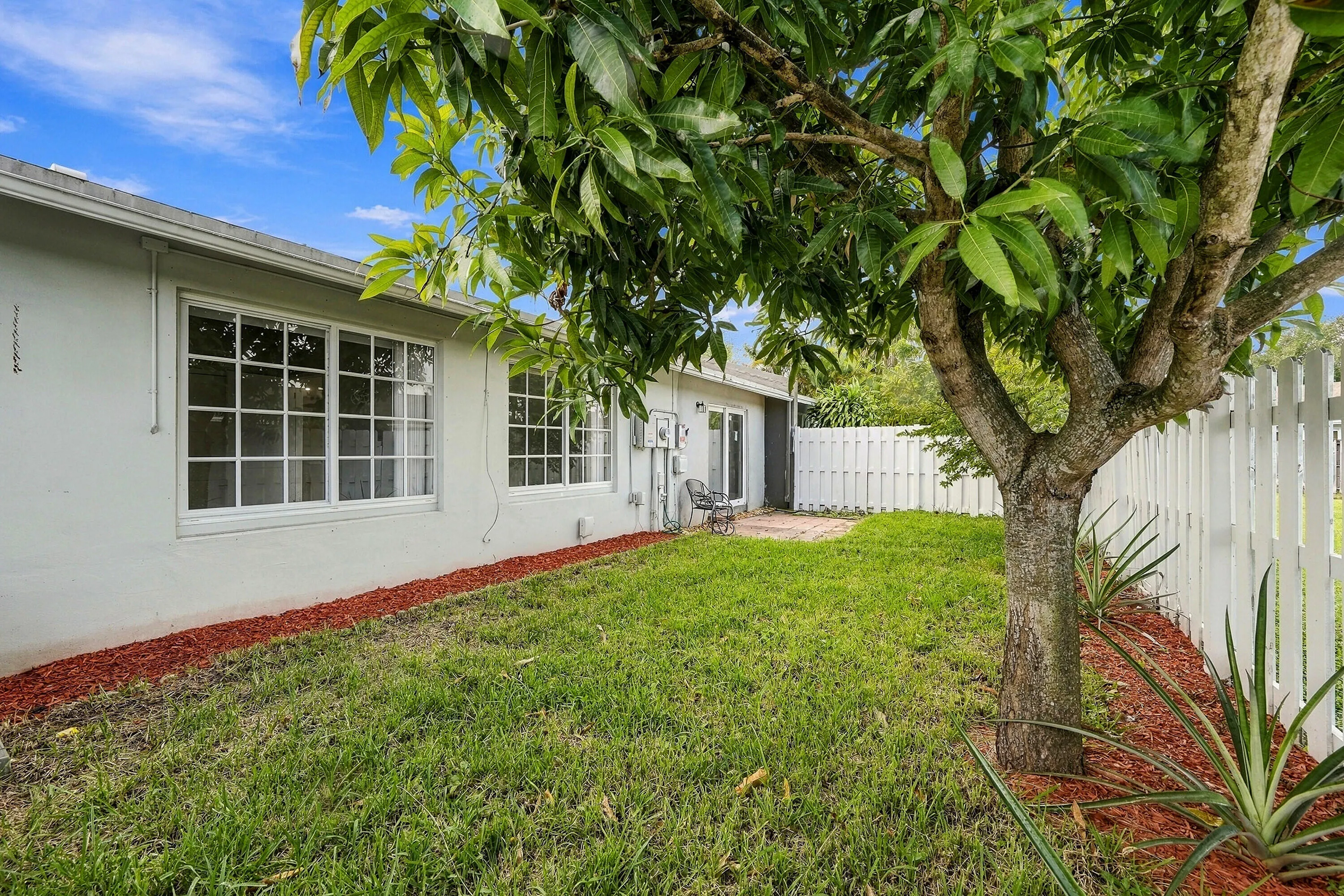 300 E LAKEWOOD Circle E #B