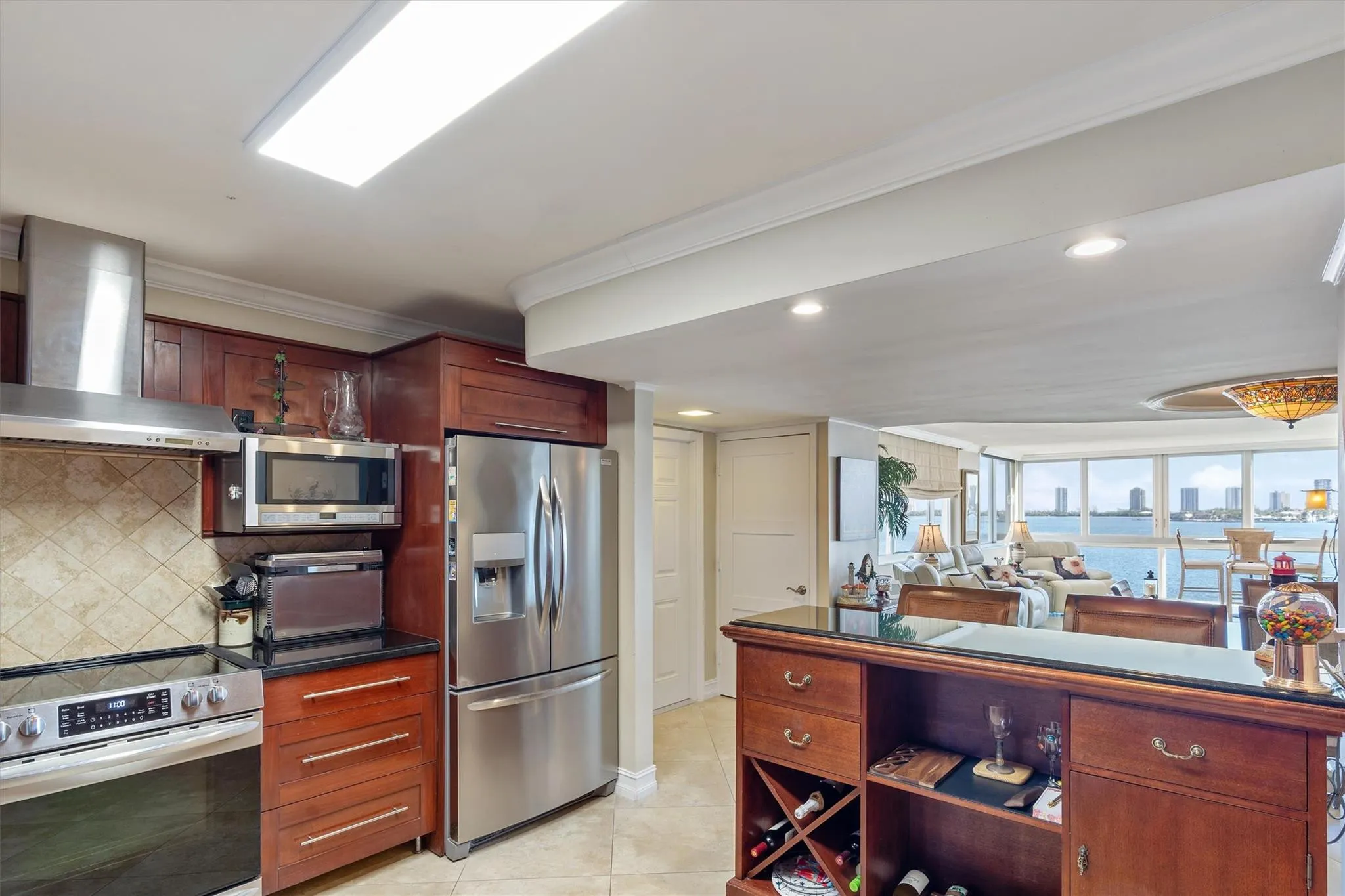 301 LAKE SHORE Drive #501