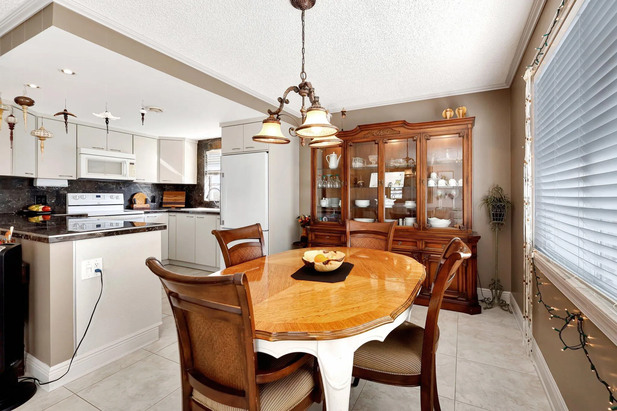 373 WELLINGTON J