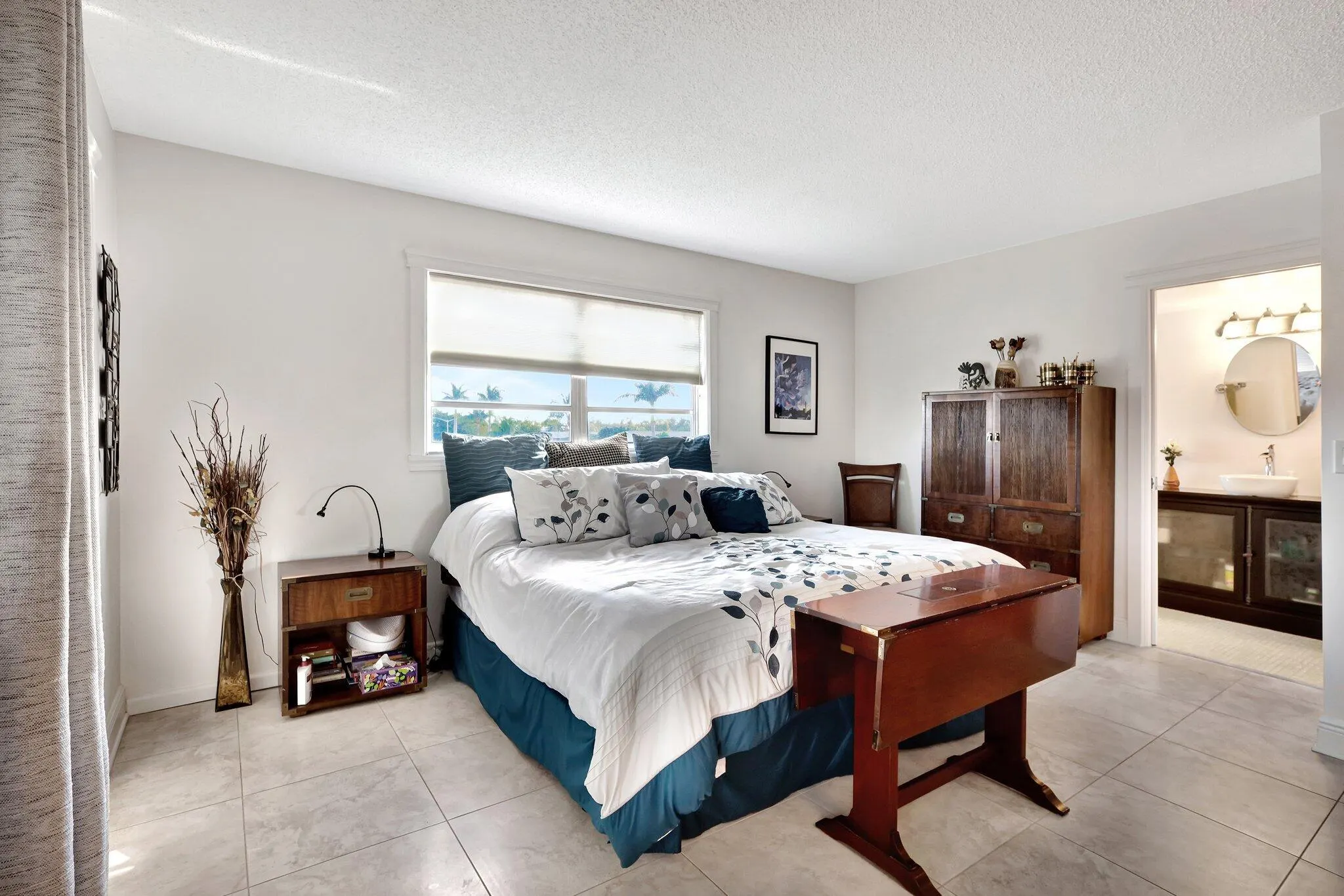 373 WELLINGTON J