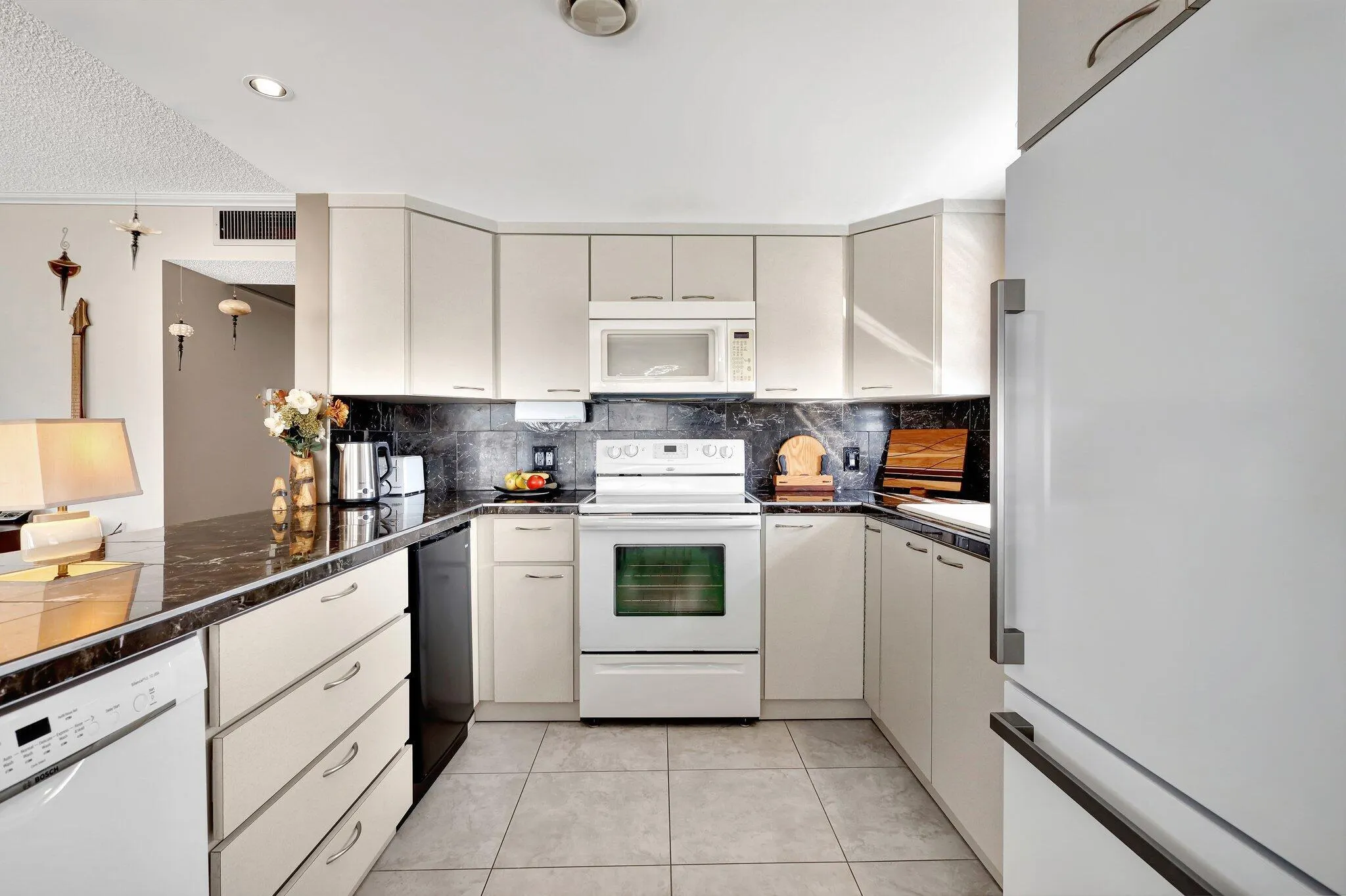 373 WELLINGTON J