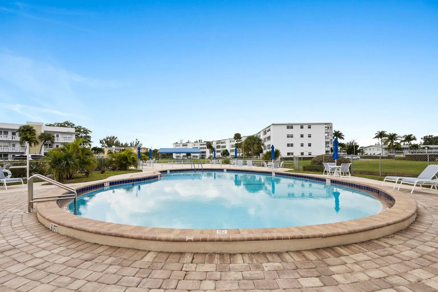 373 WELLINGTON J