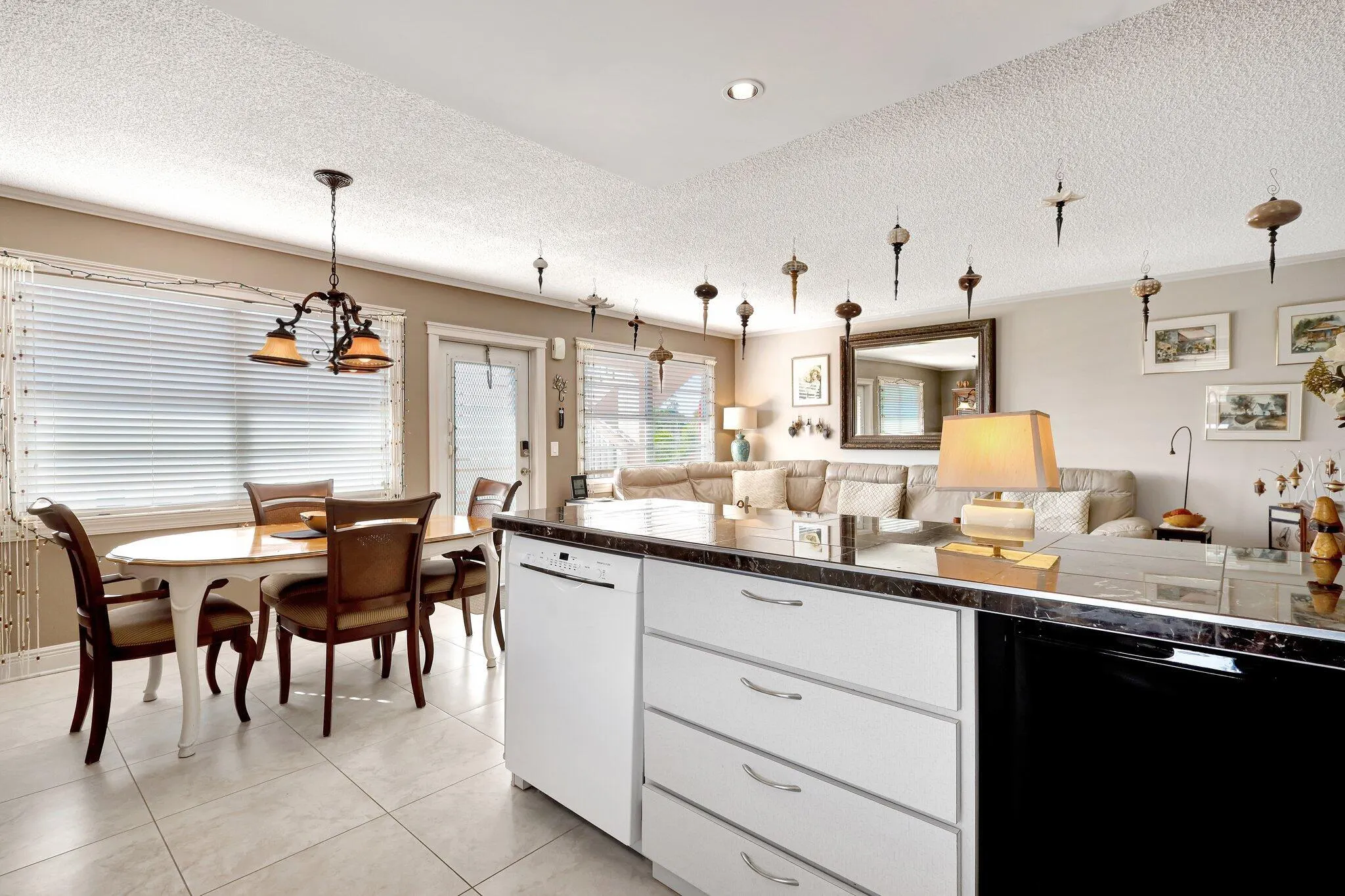 373 WELLINGTON J
