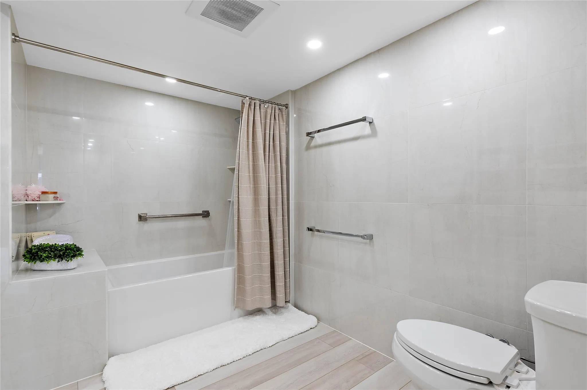 3750 GALT OCEAN Drive #410