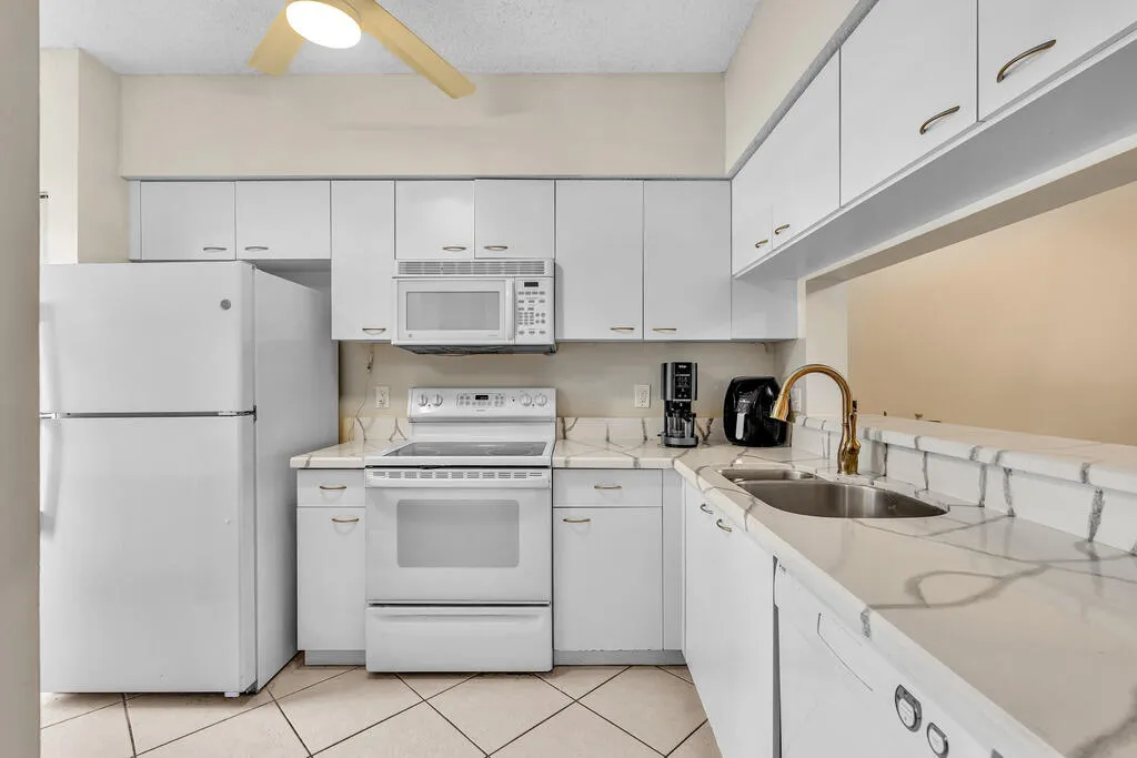 5464 JUBILEE Way #221