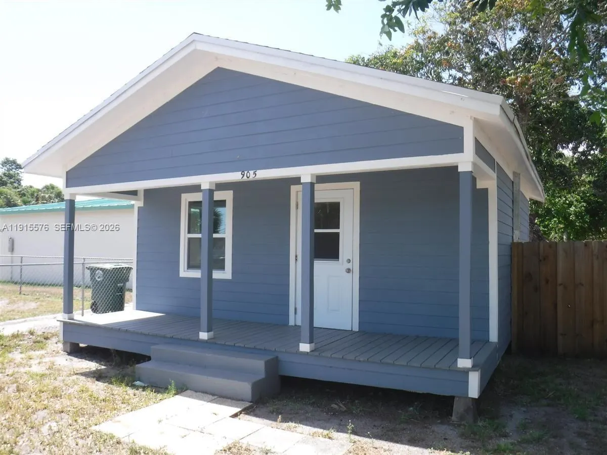 909 Ave B