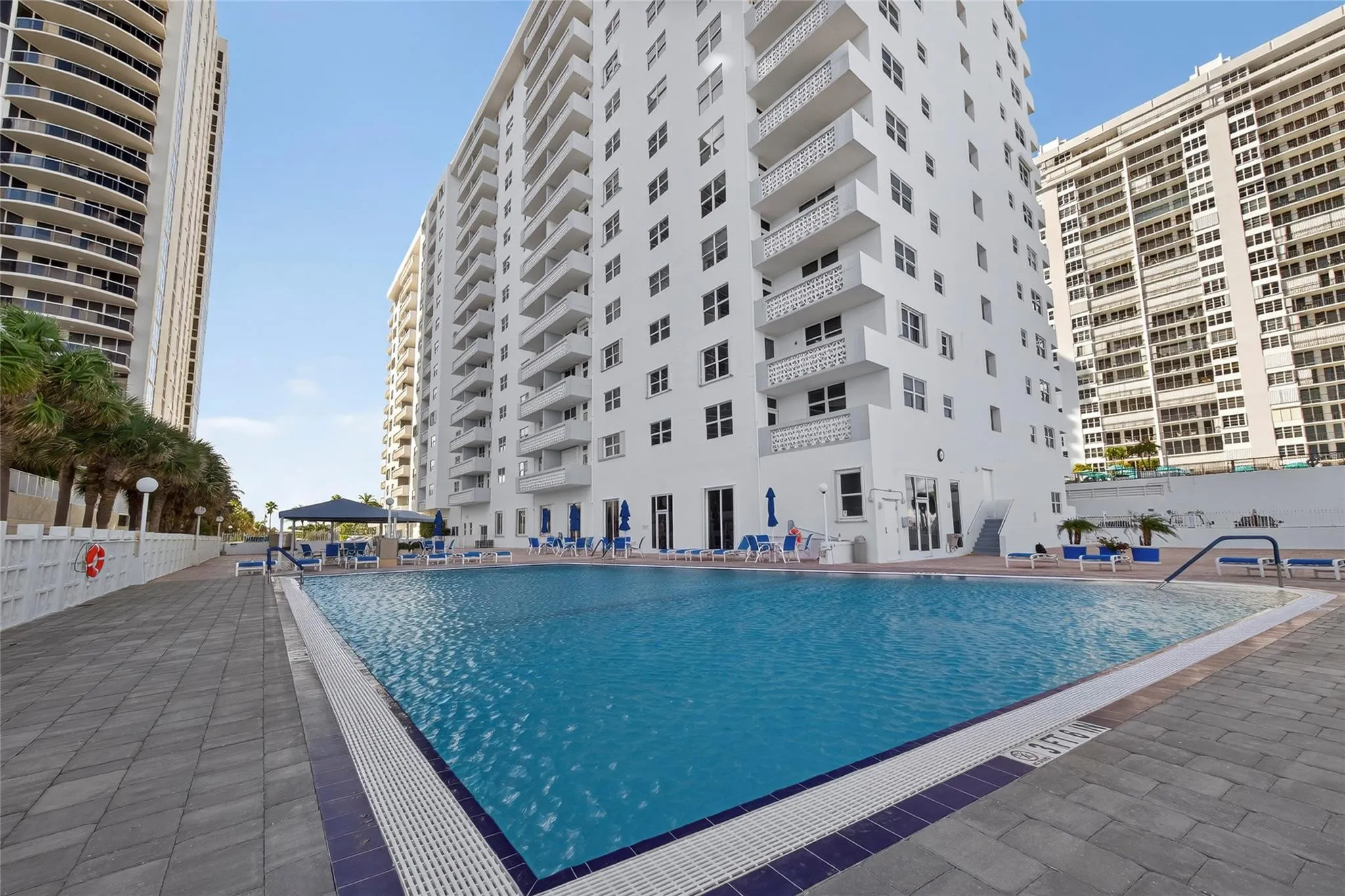 4250 GALT OCEAN Drive #15M
