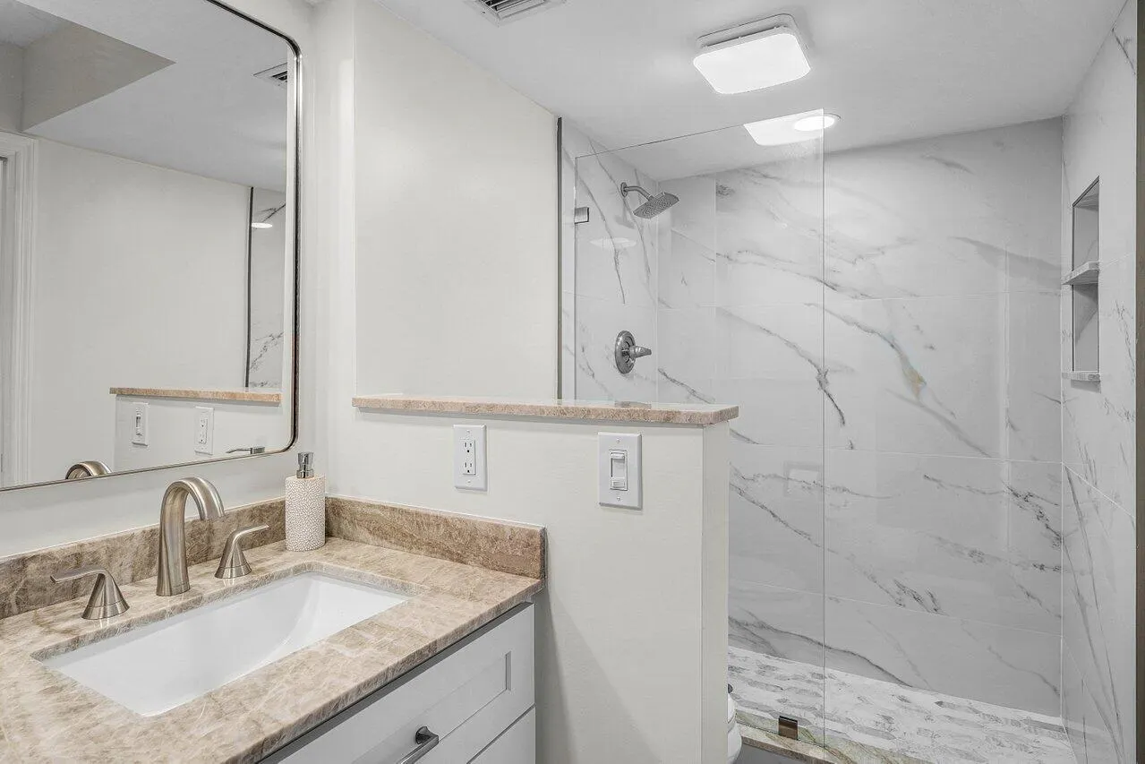 2255 LINDELL Boulevard #4505
