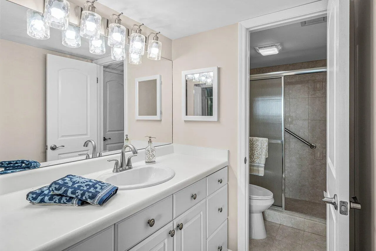 2255 LINDELL Boulevard #4505