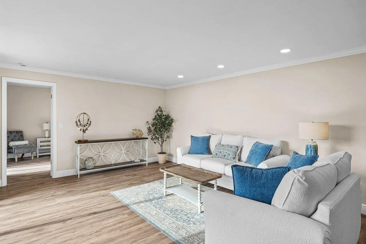 2255 LINDELL Boulevard #4505