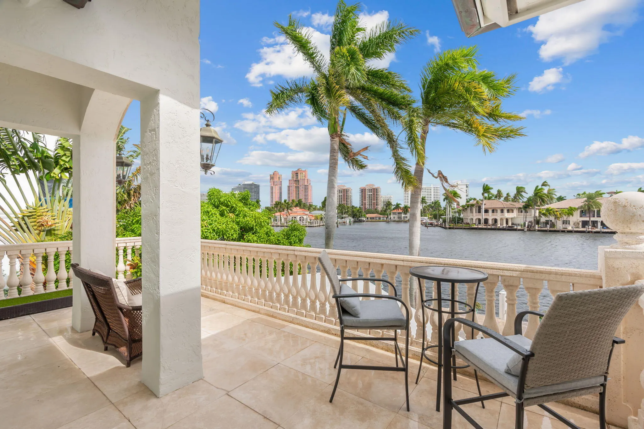 2200 INTRACOASTAL Drive