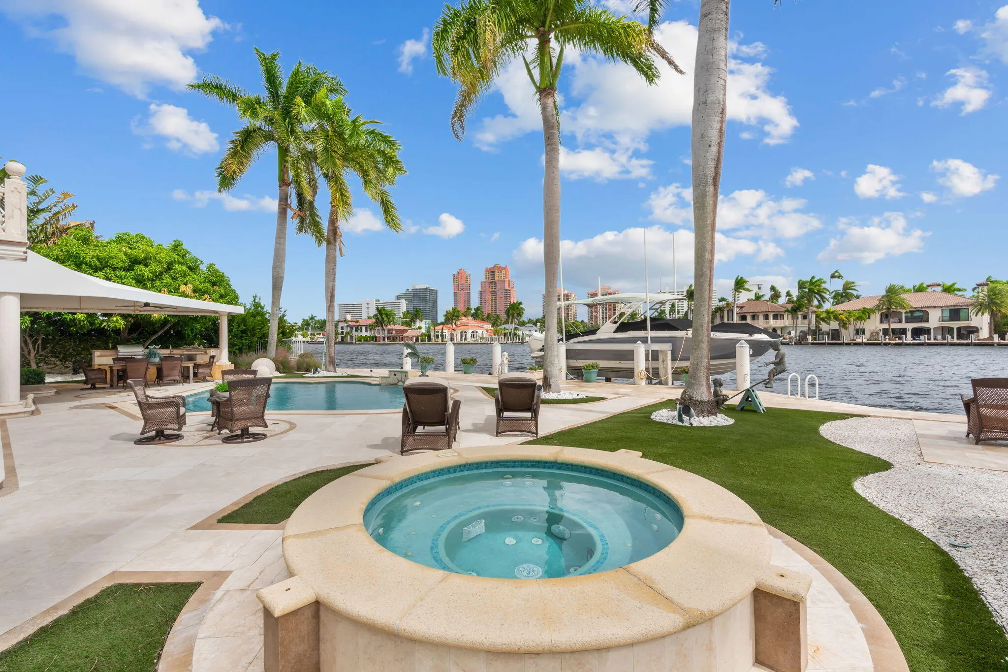 2200 INTRACOASTAL Drive