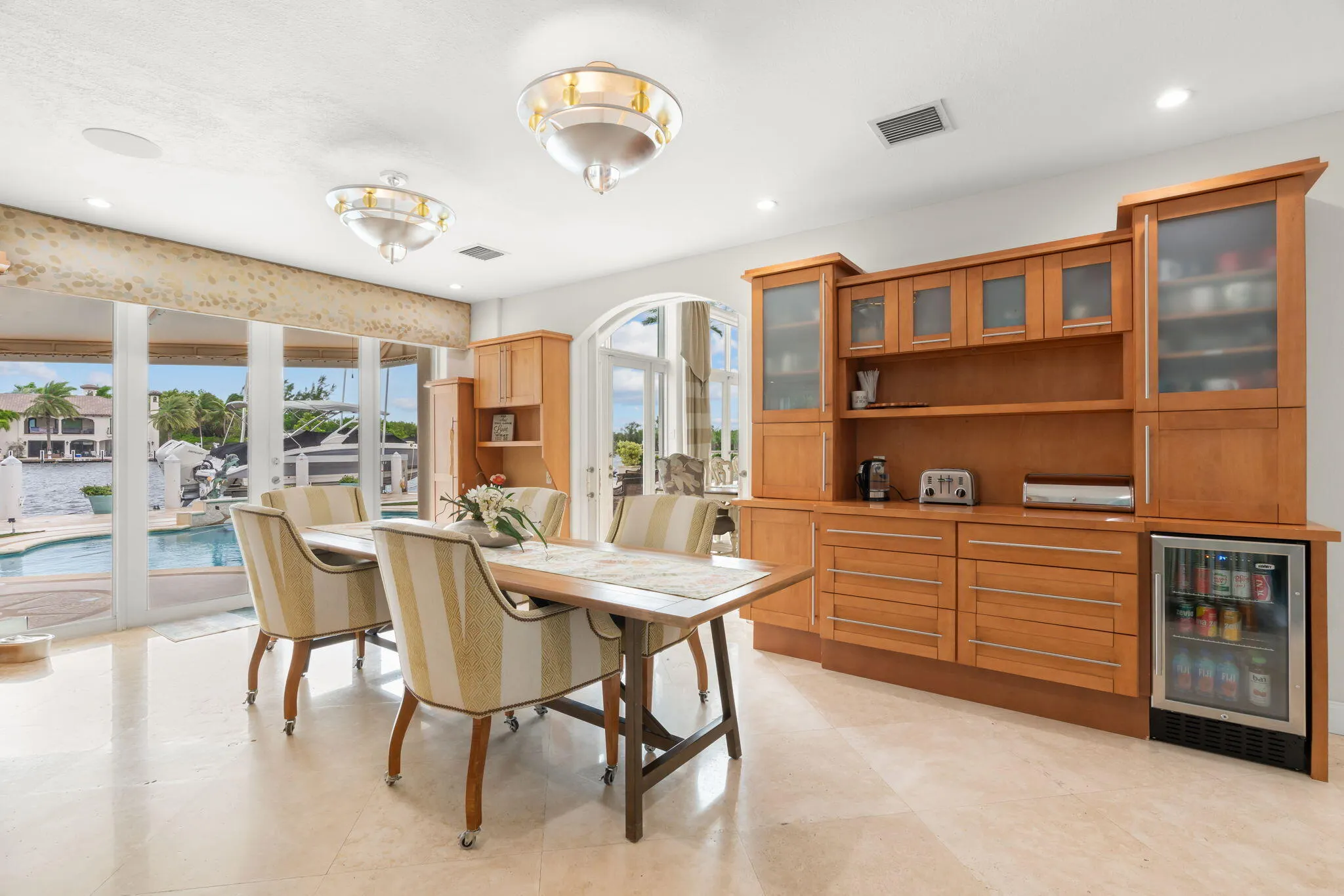 2200 INTRACOASTAL Drive