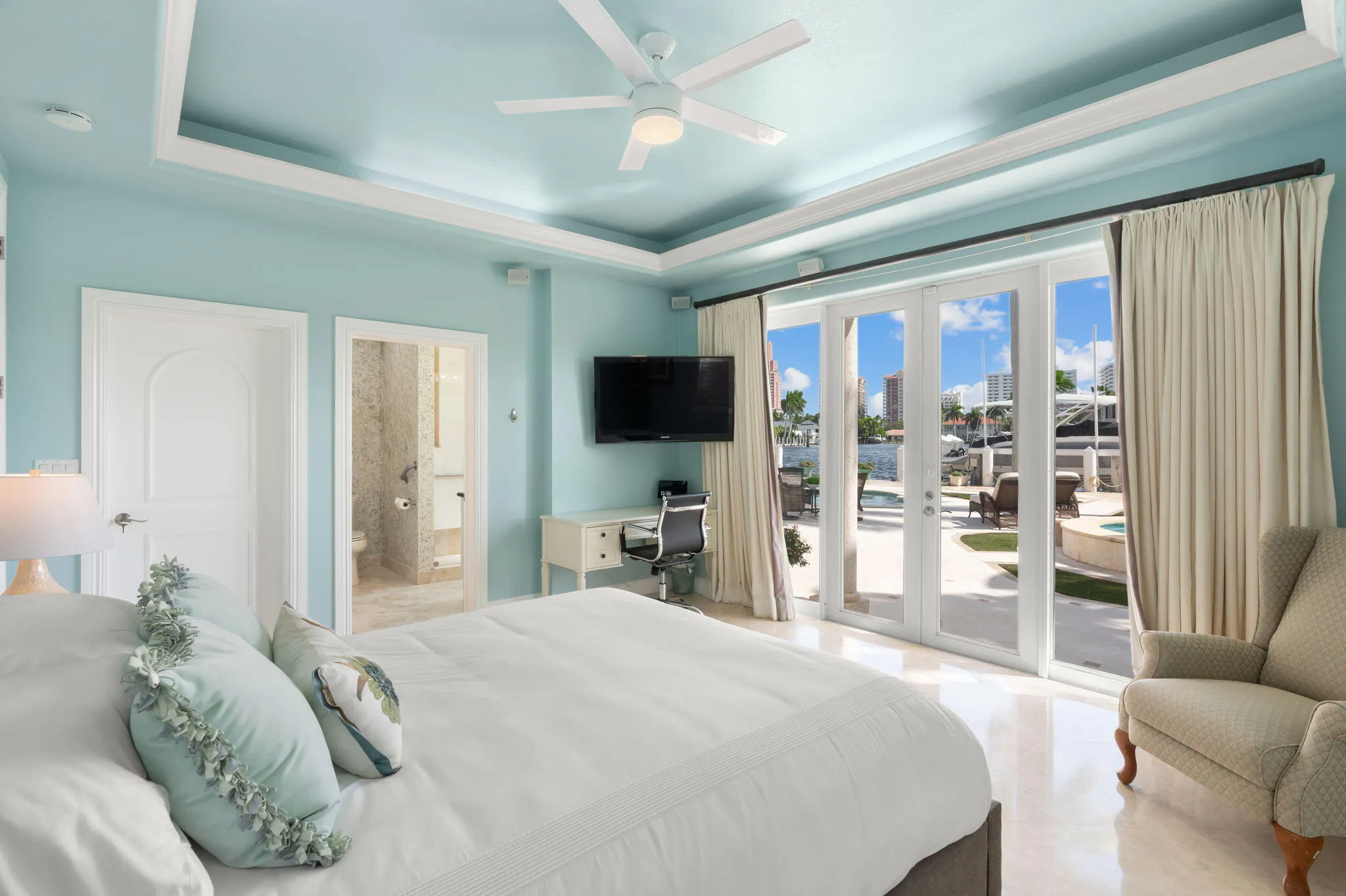 2200 INTRACOASTAL Drive