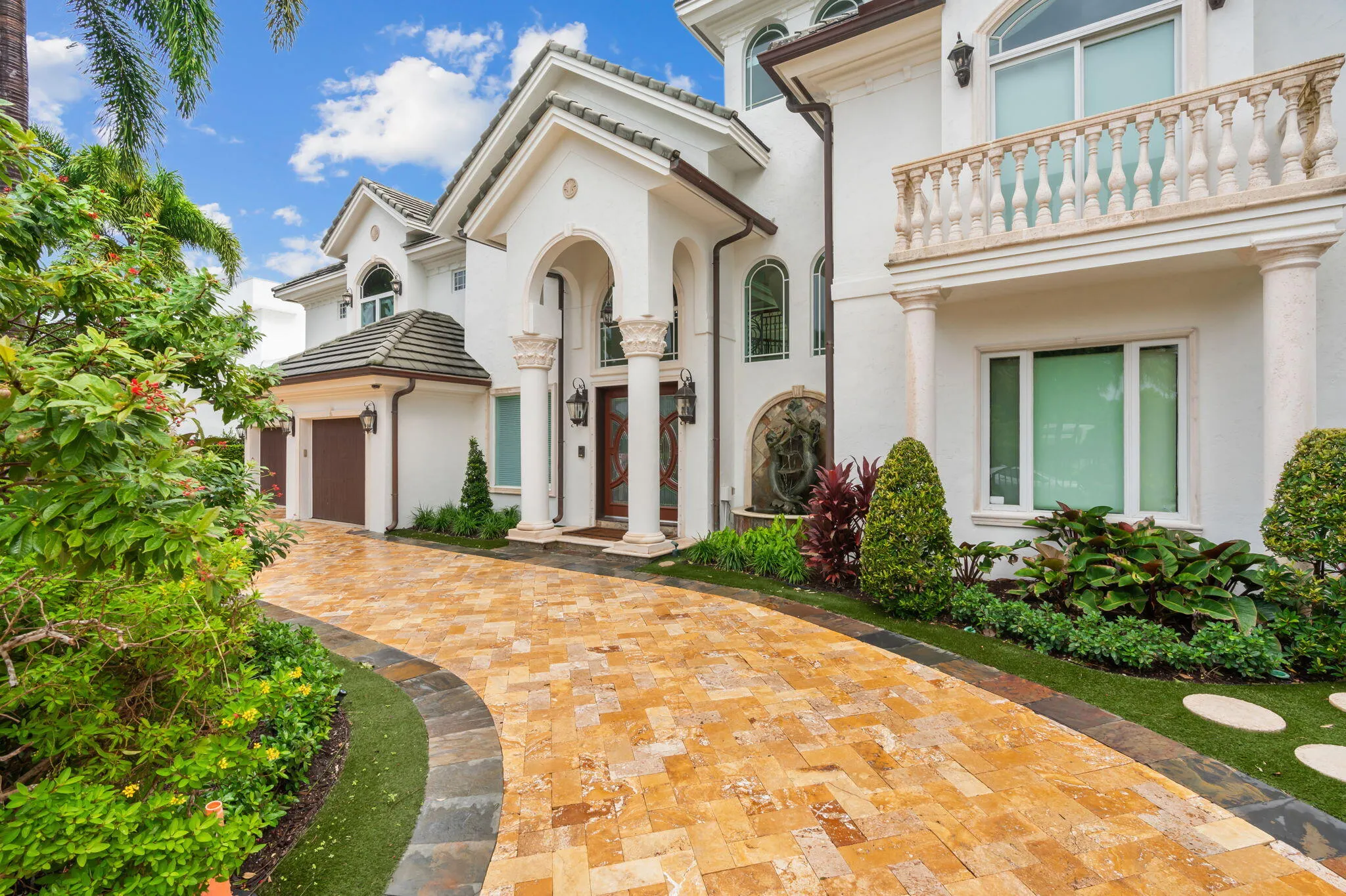 2200 INTRACOASTAL Drive