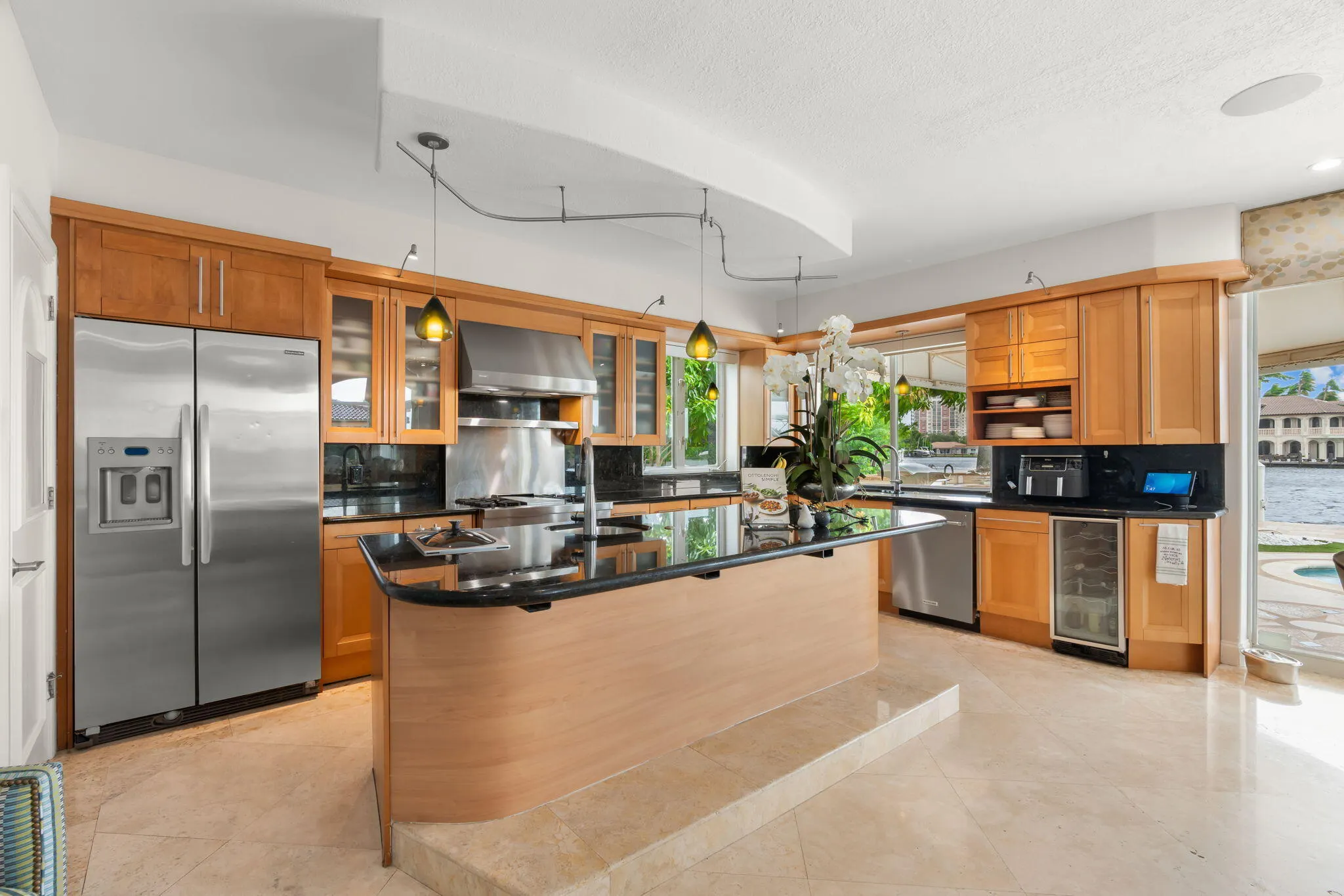 2200 INTRACOASTAL Drive