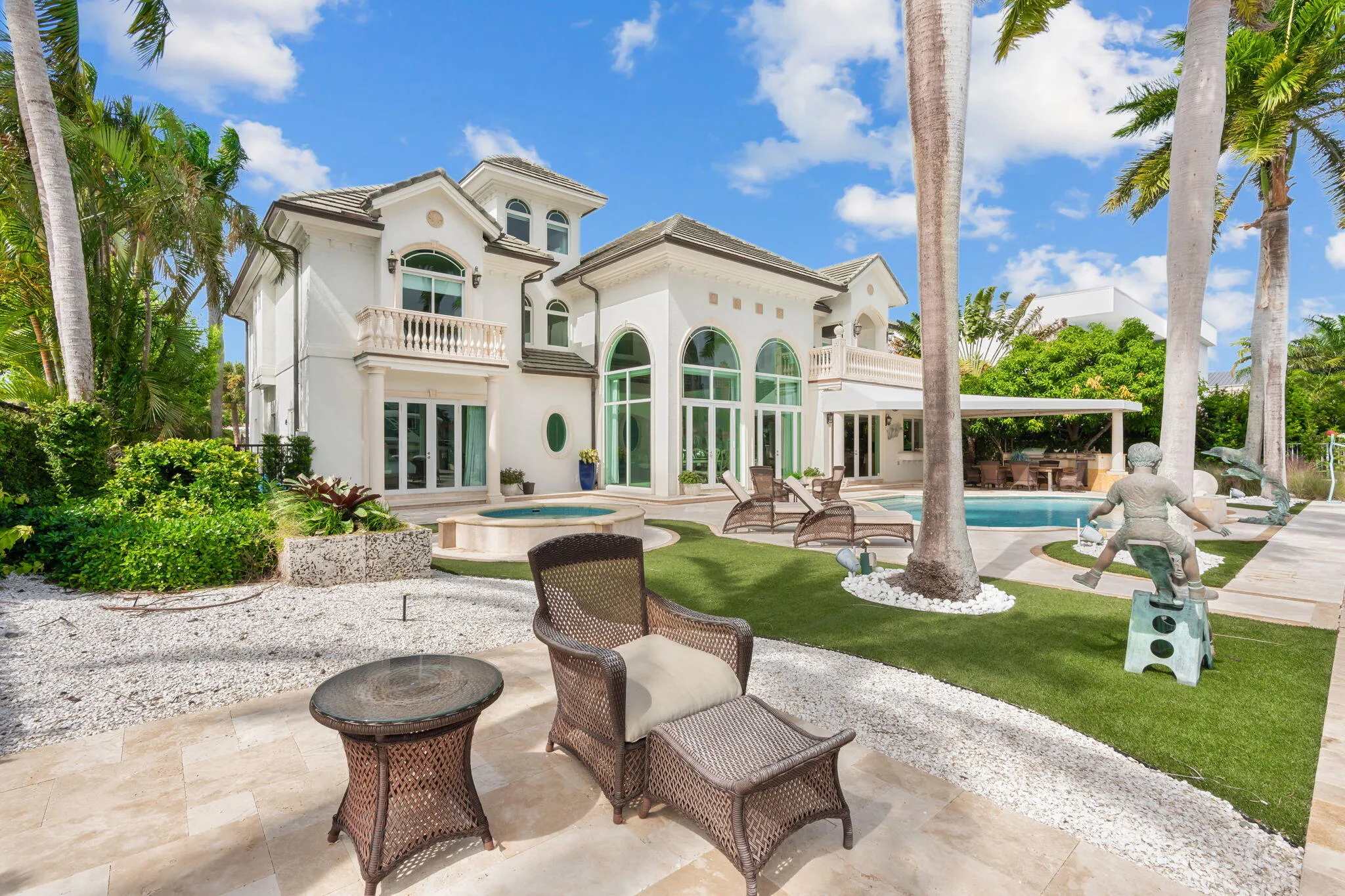 2200 INTRACOASTAL Drive