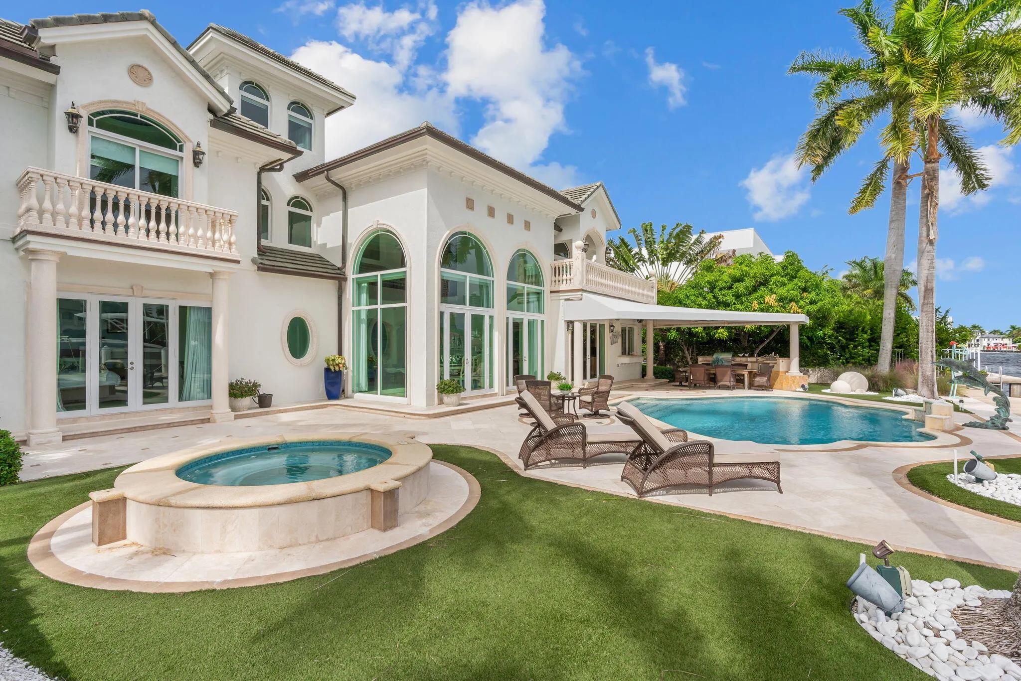 2200 INTRACOASTAL Drive