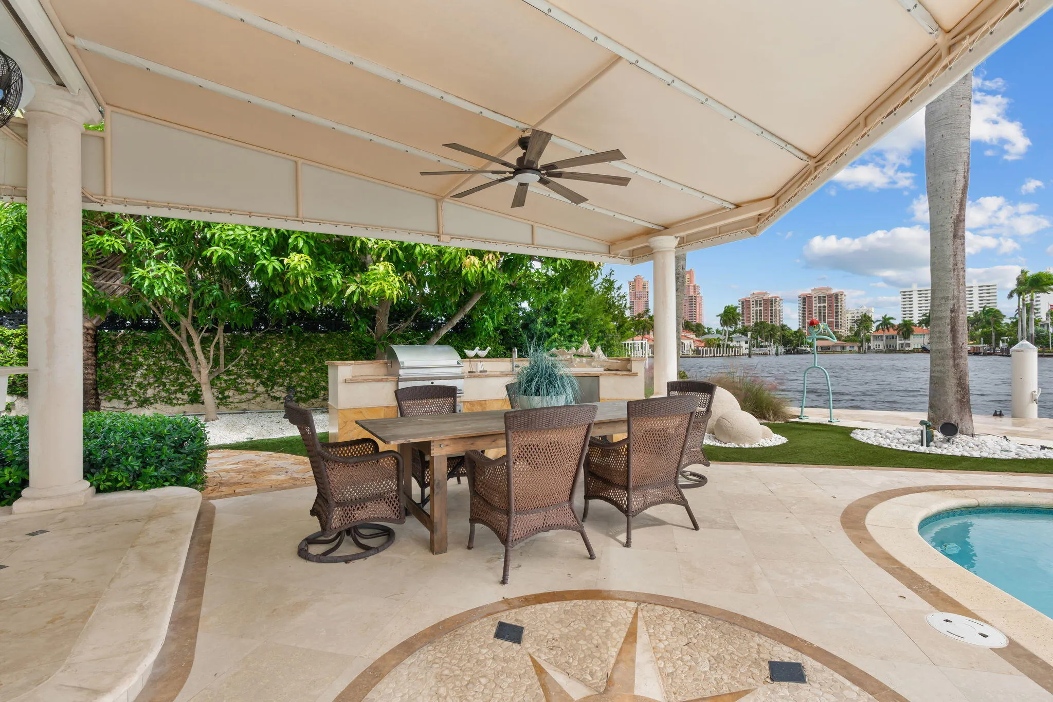2200 INTRACOASTAL Drive