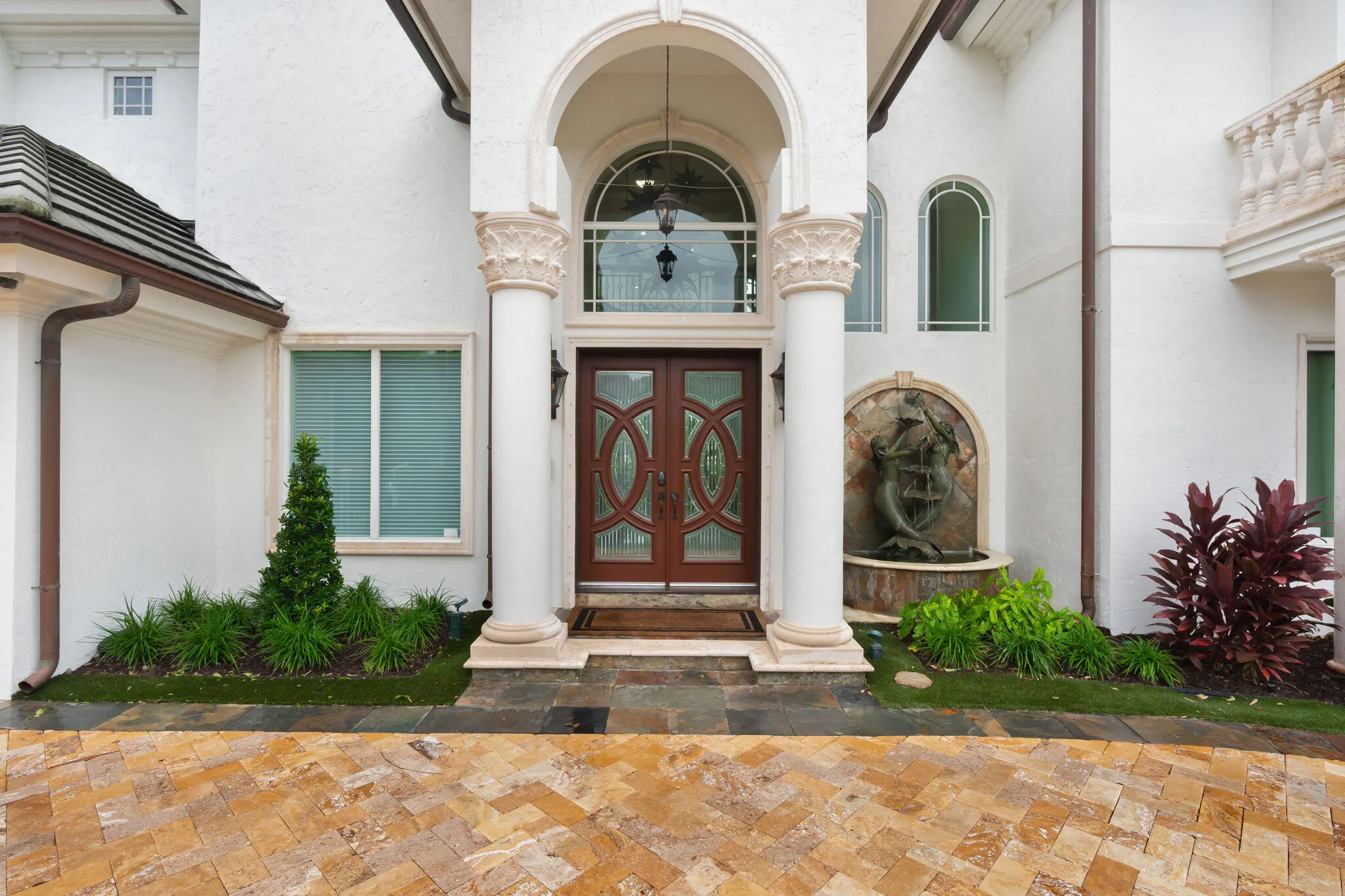 2200 INTRACOASTAL Drive
