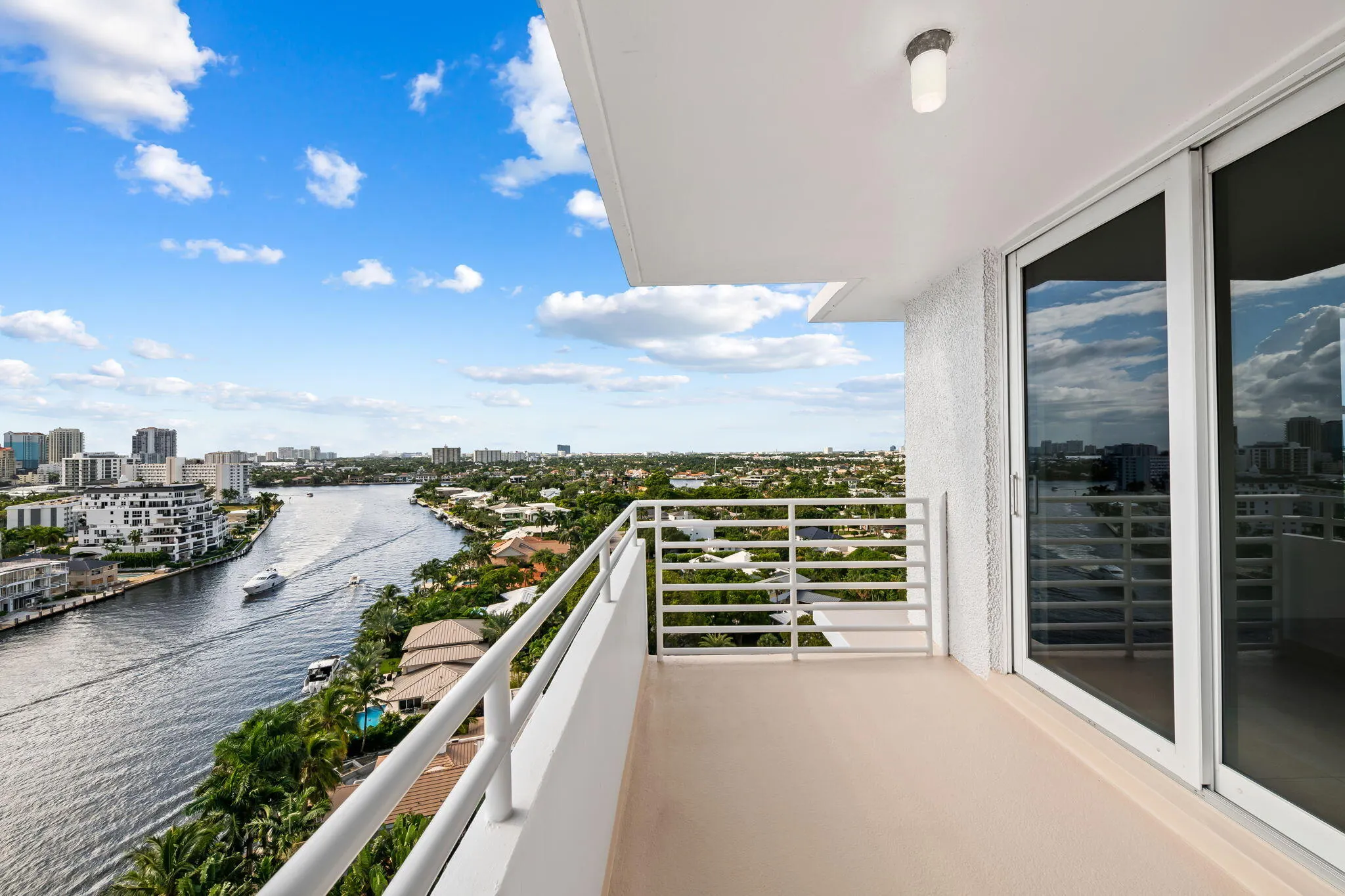 888 INTRACOASTAL Drive #15A