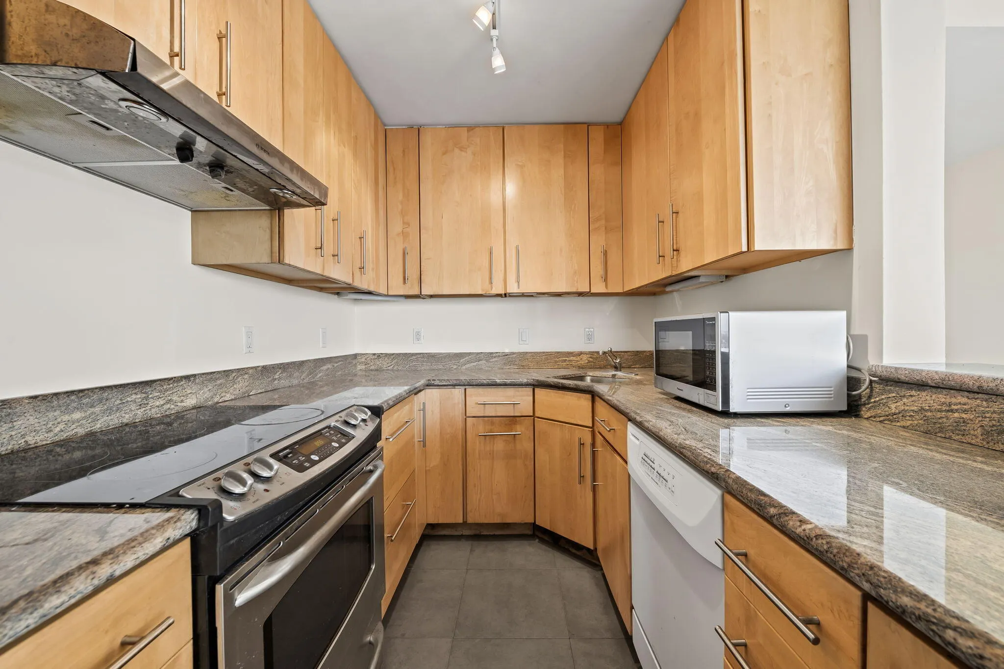 888 INTRACOASTAL Drive #15A