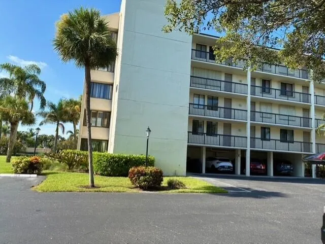 1605 S US HIGHWAY 1 #106M1