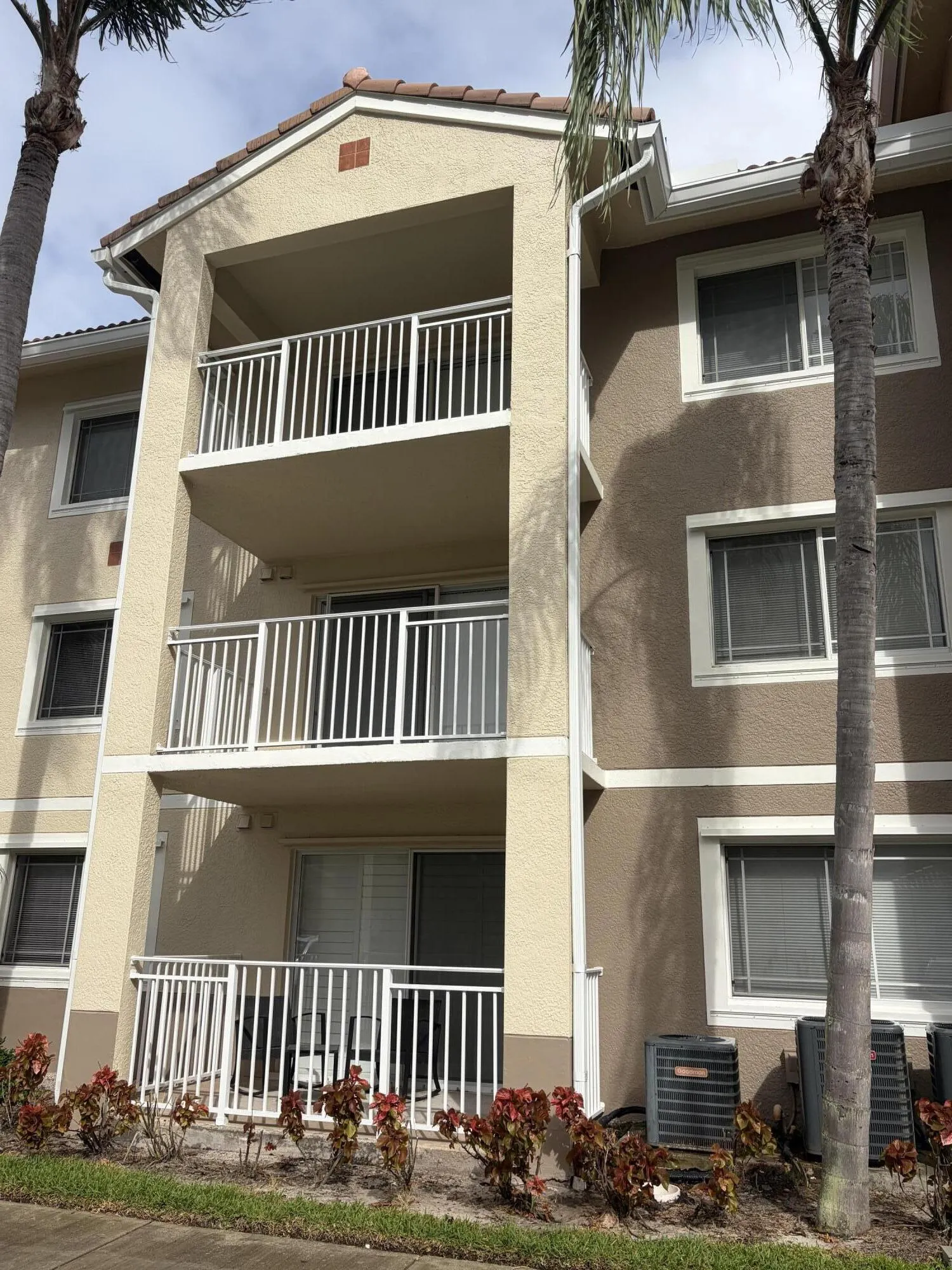 141 SW PALM Drive #303