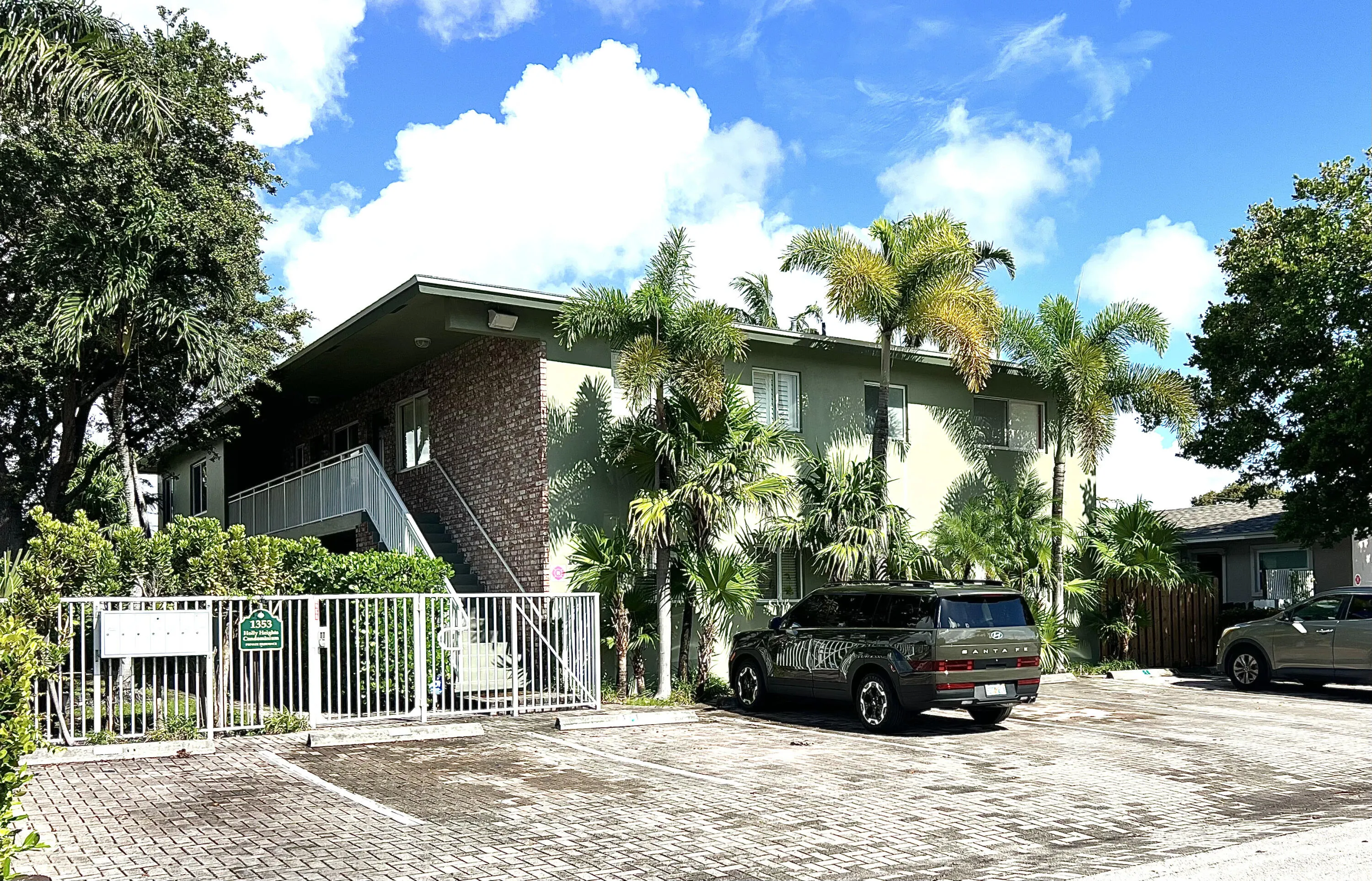 1353 HOLLY HEIGHTS Drive #5