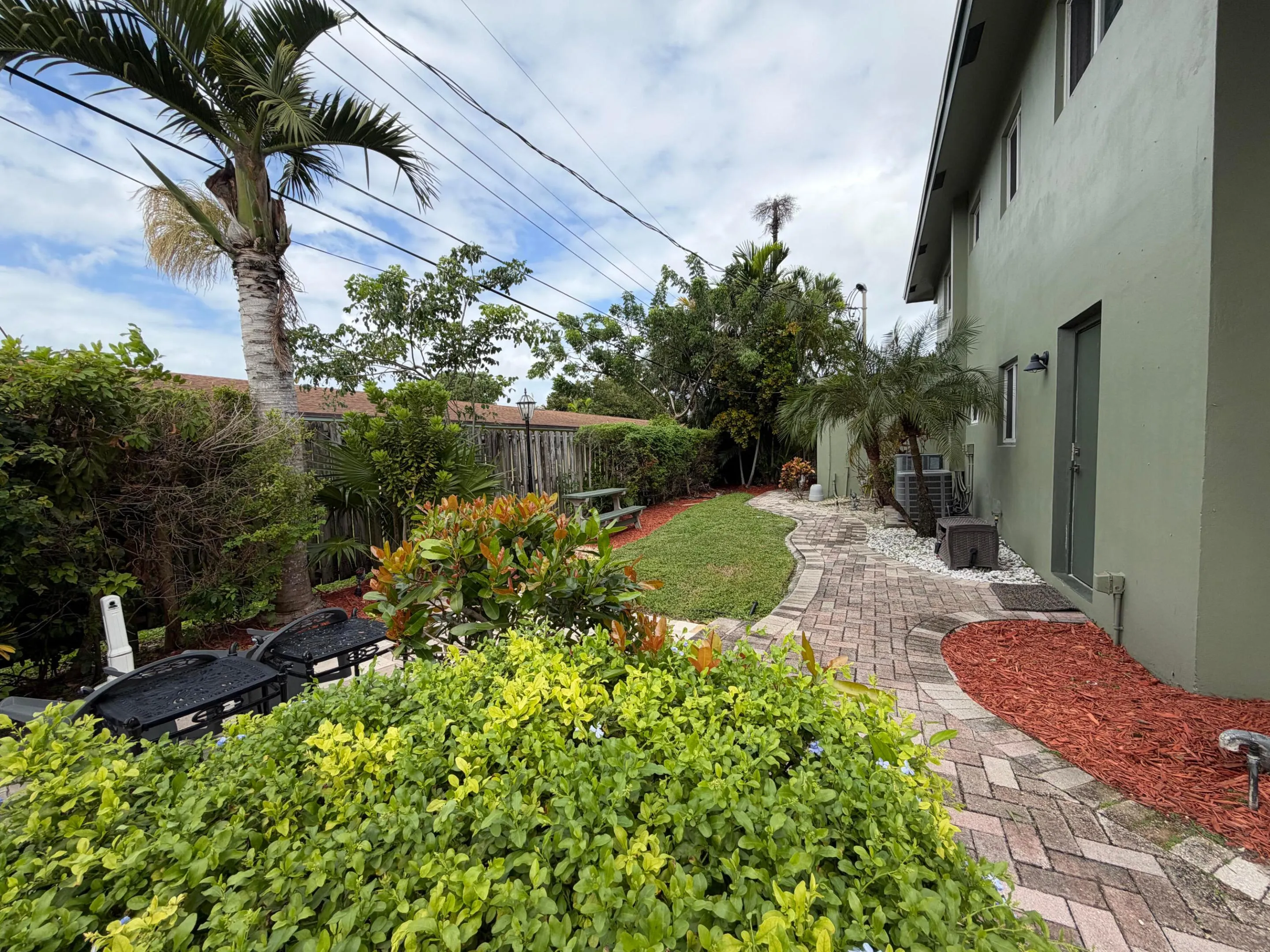 1353 HOLLY HEIGHTS Drive #5