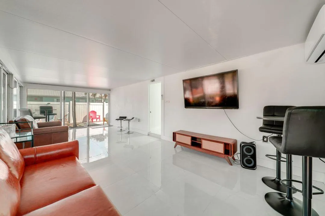 400 SE 7TH Street