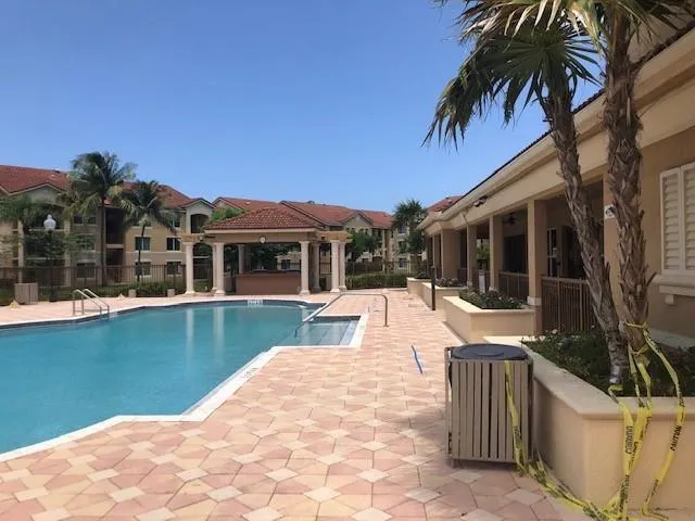 903 VILLA Circle #903