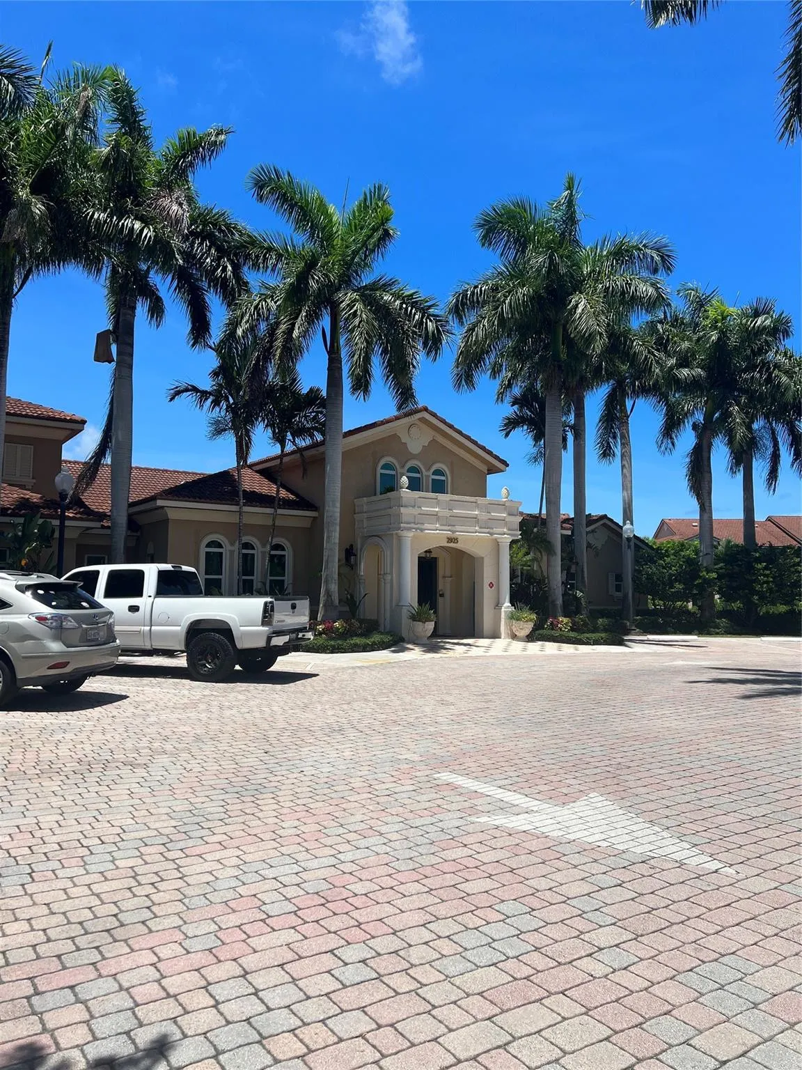 903 VILLA Circle #903