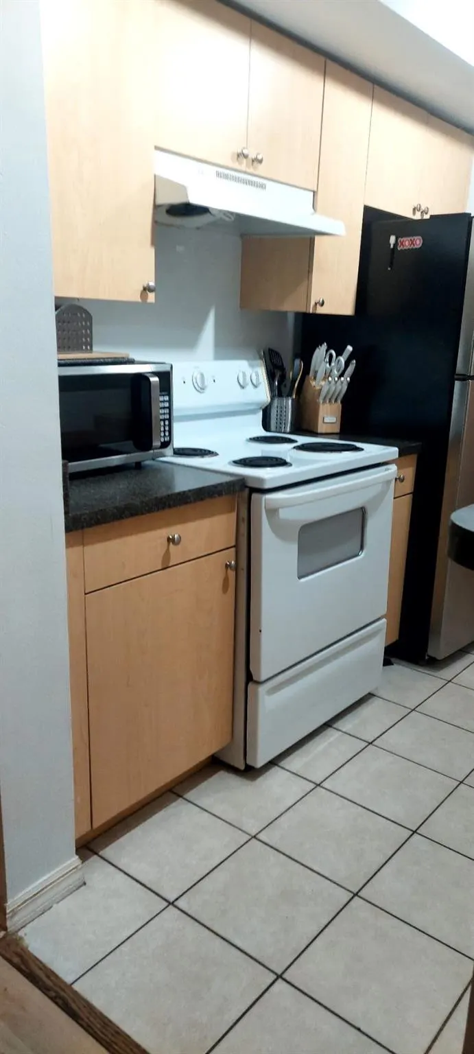 903 VILLA Circle #903