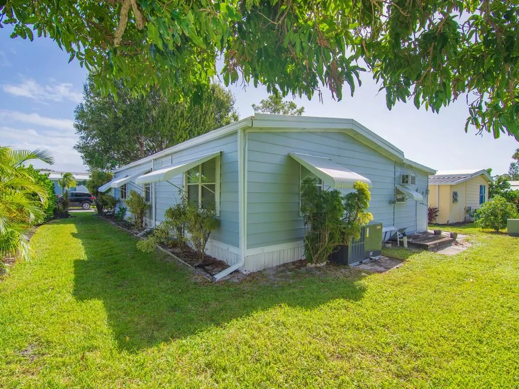 301 NE Moonstone Drive