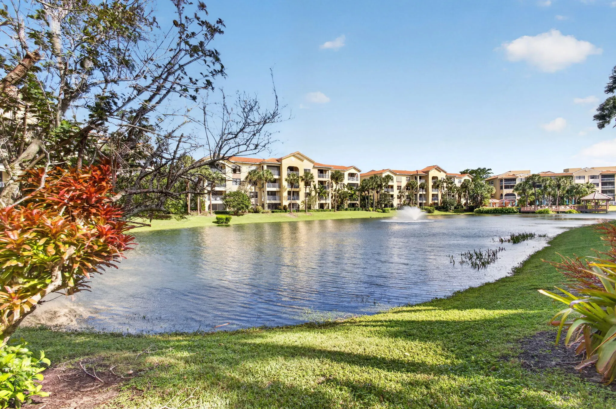 300 UNO LAGO Drive #104