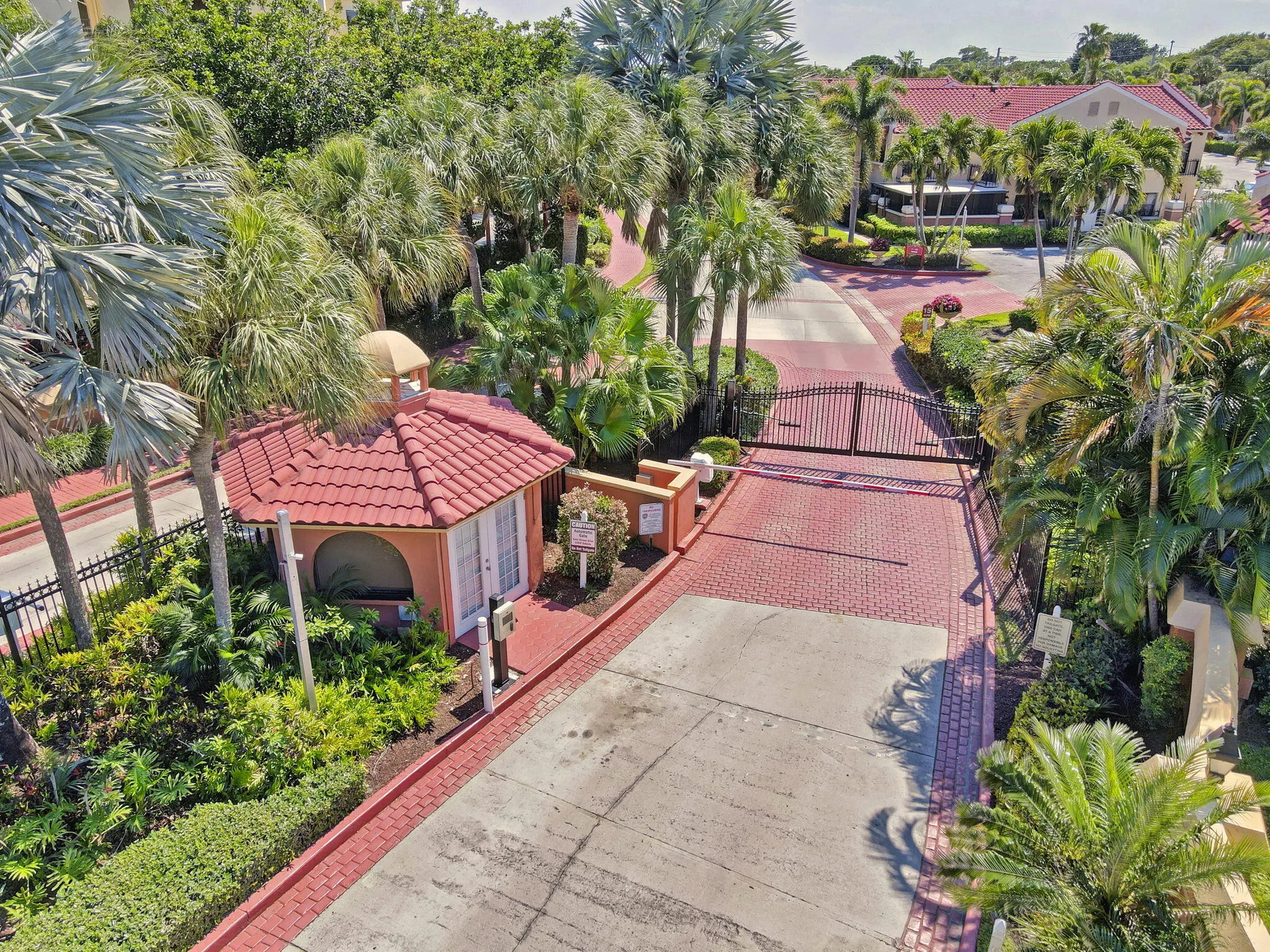 300 UNO LAGO Drive #104