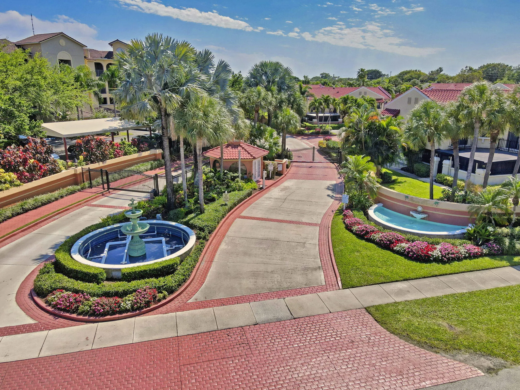 300 UNO LAGO Drive #104